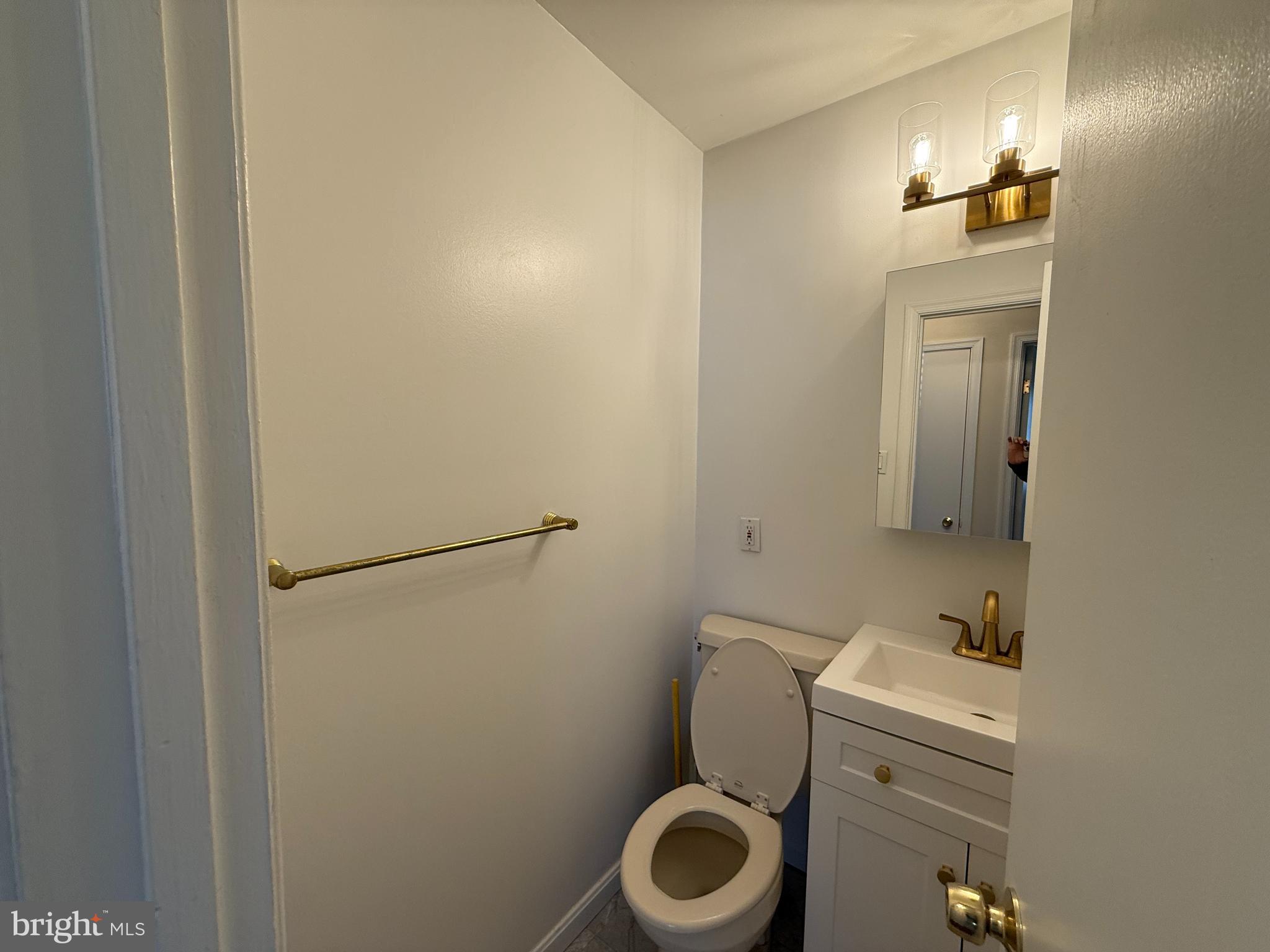 LOISDALE ESTATES - Residential Lease