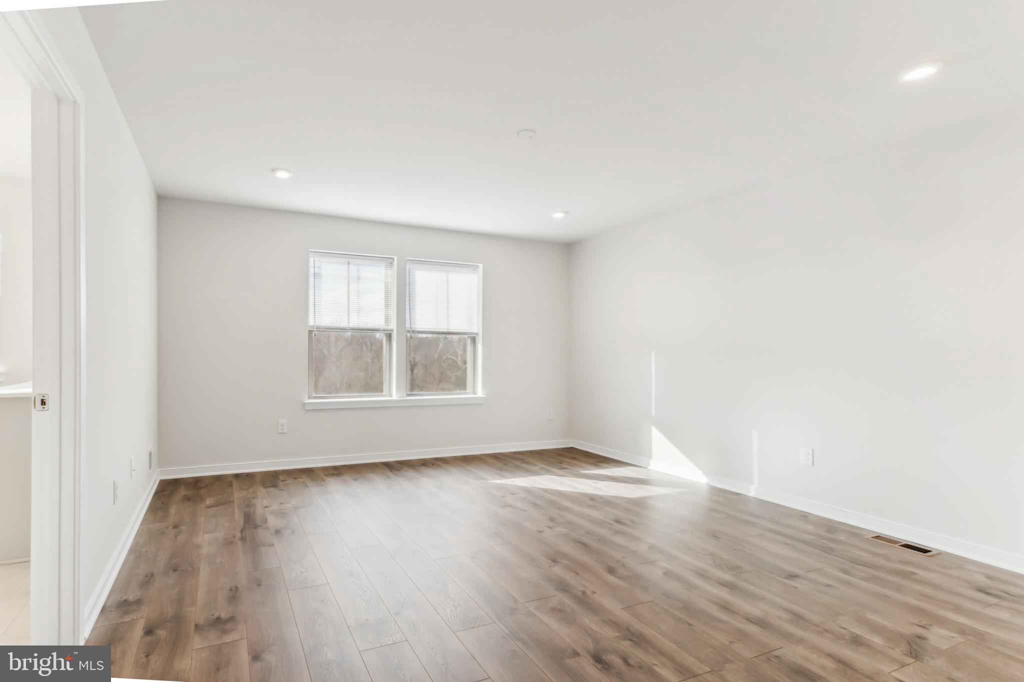 TOWNS AT CARTERS GROVE - Residential