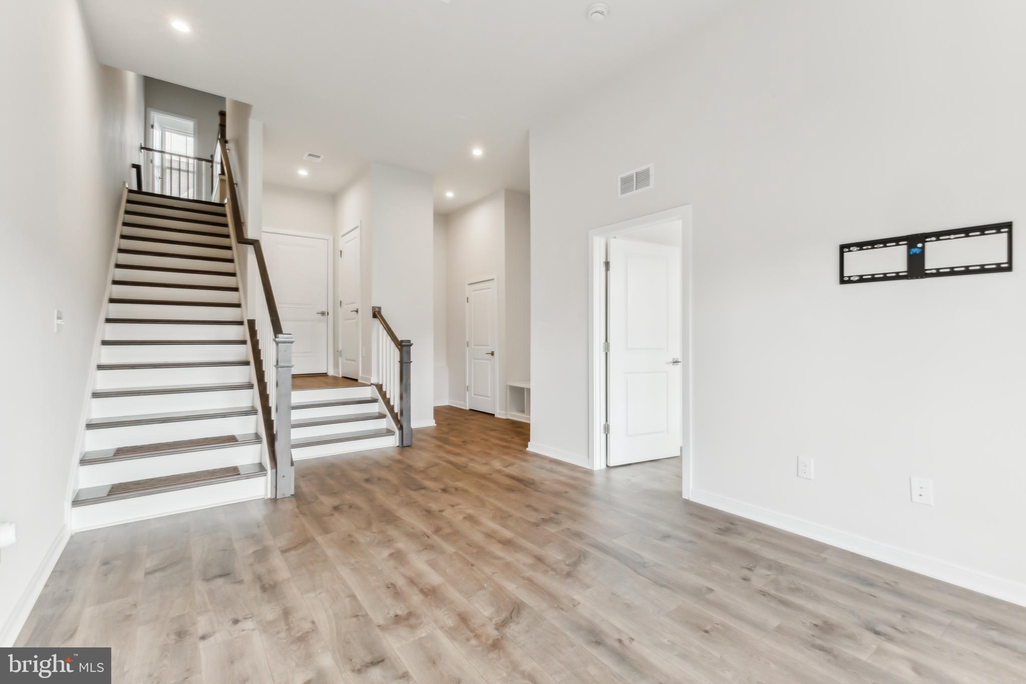 TOWNS AT CARTERS GROVE - Residential