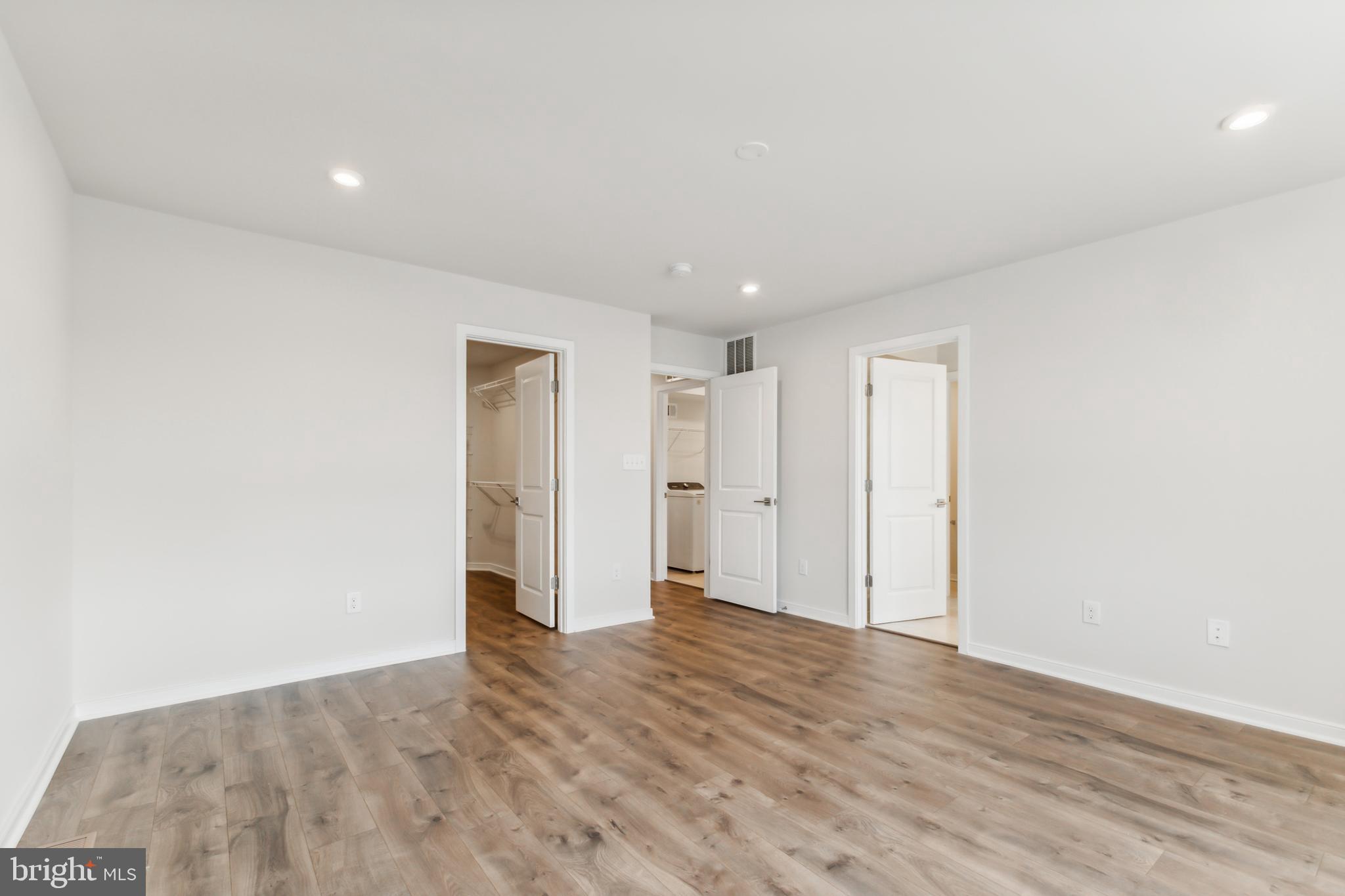 TOWNS AT CARTERS GROVE - Residential