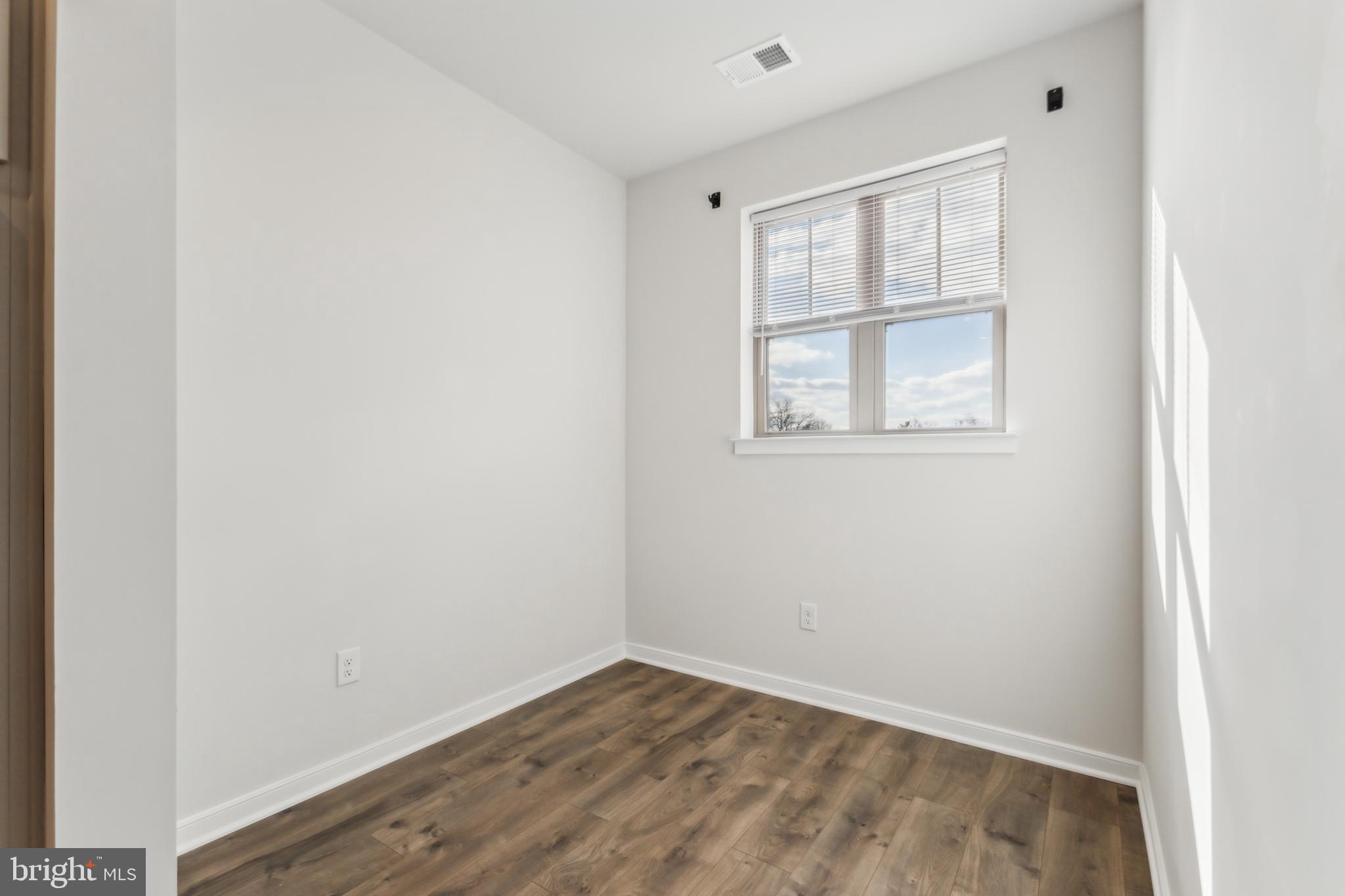 TOWNS AT CARTERS GROVE - Residential