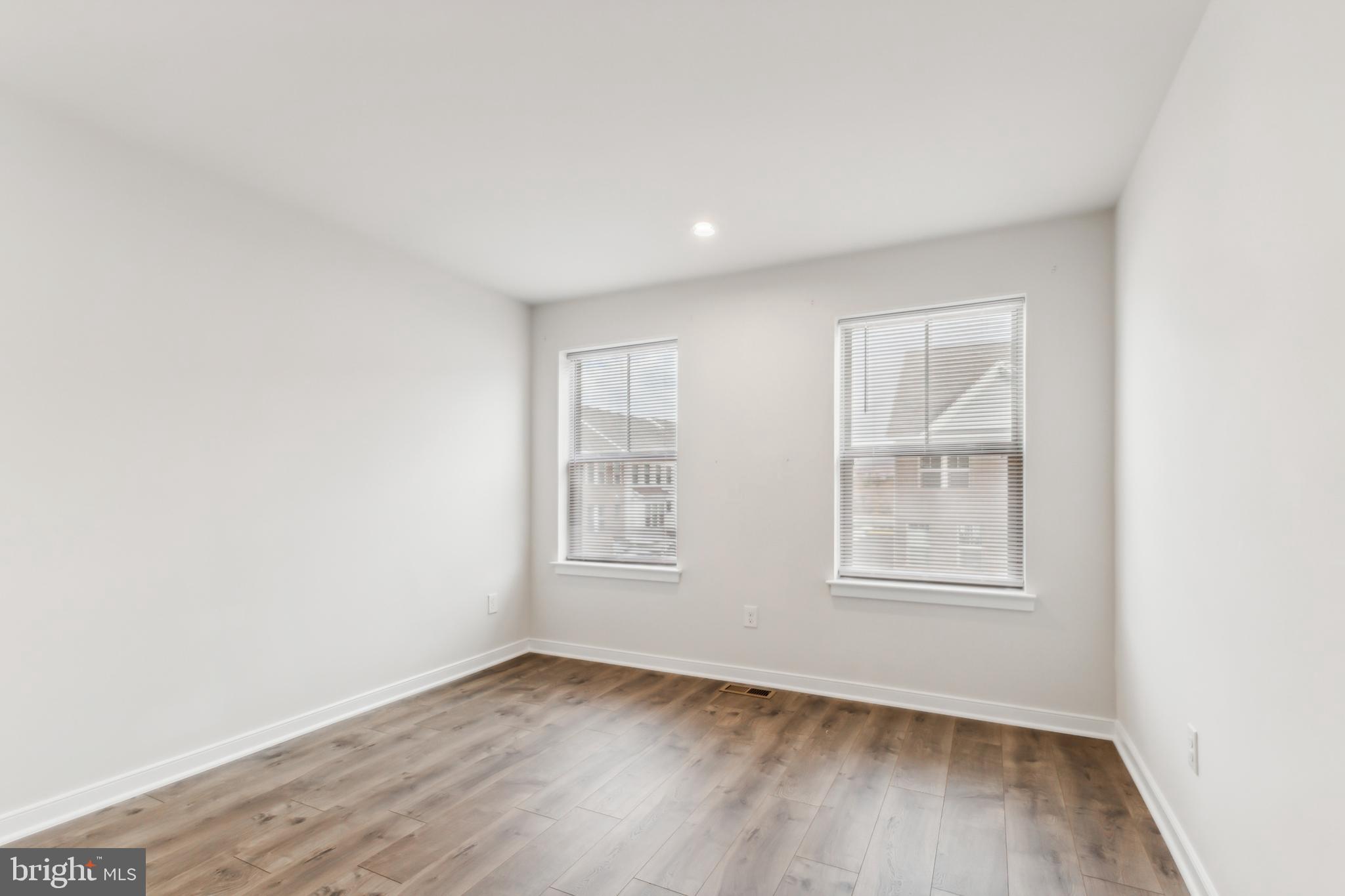 TOWNS AT CARTERS GROVE - Residential