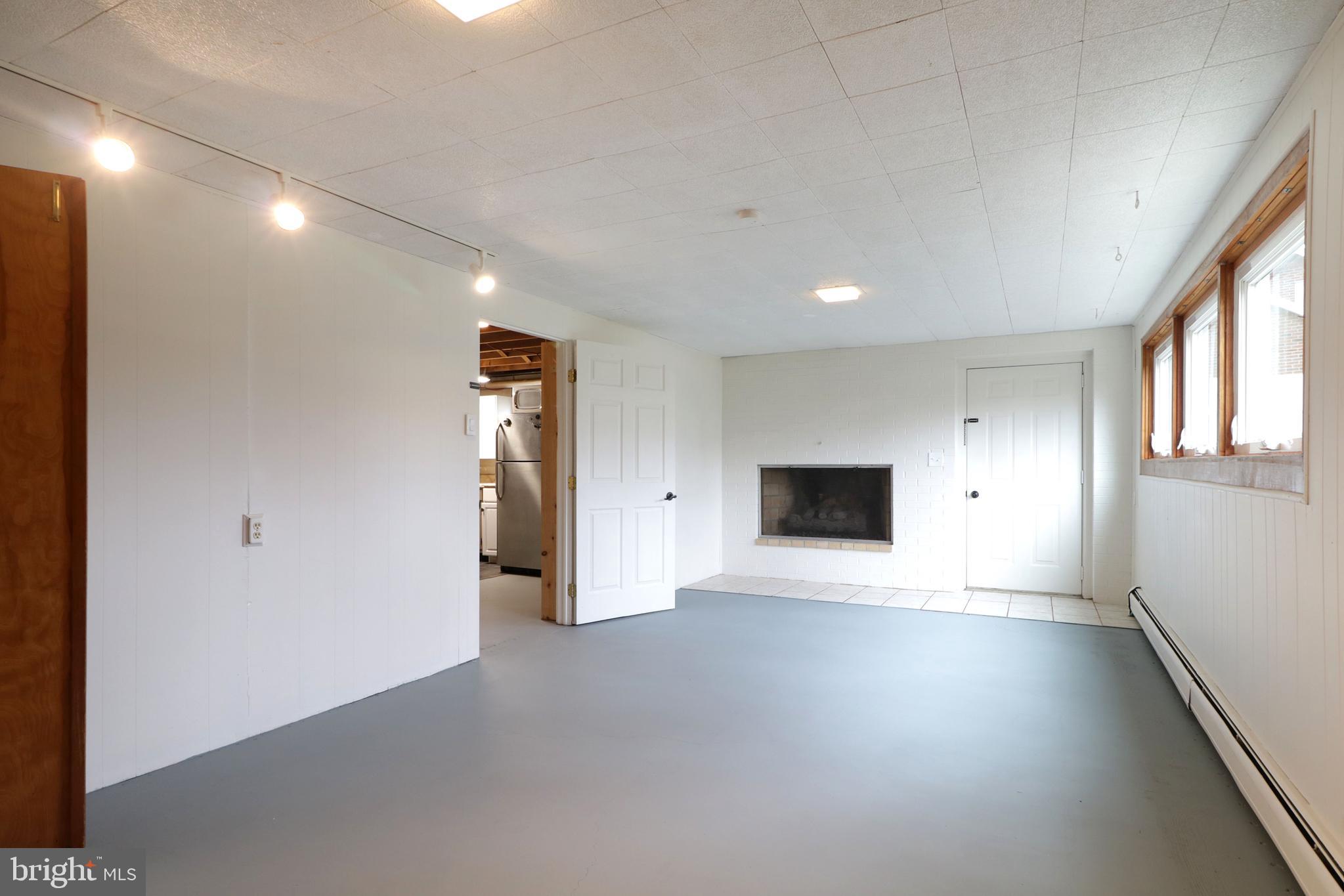 HOLMES-FOSTER - Residential