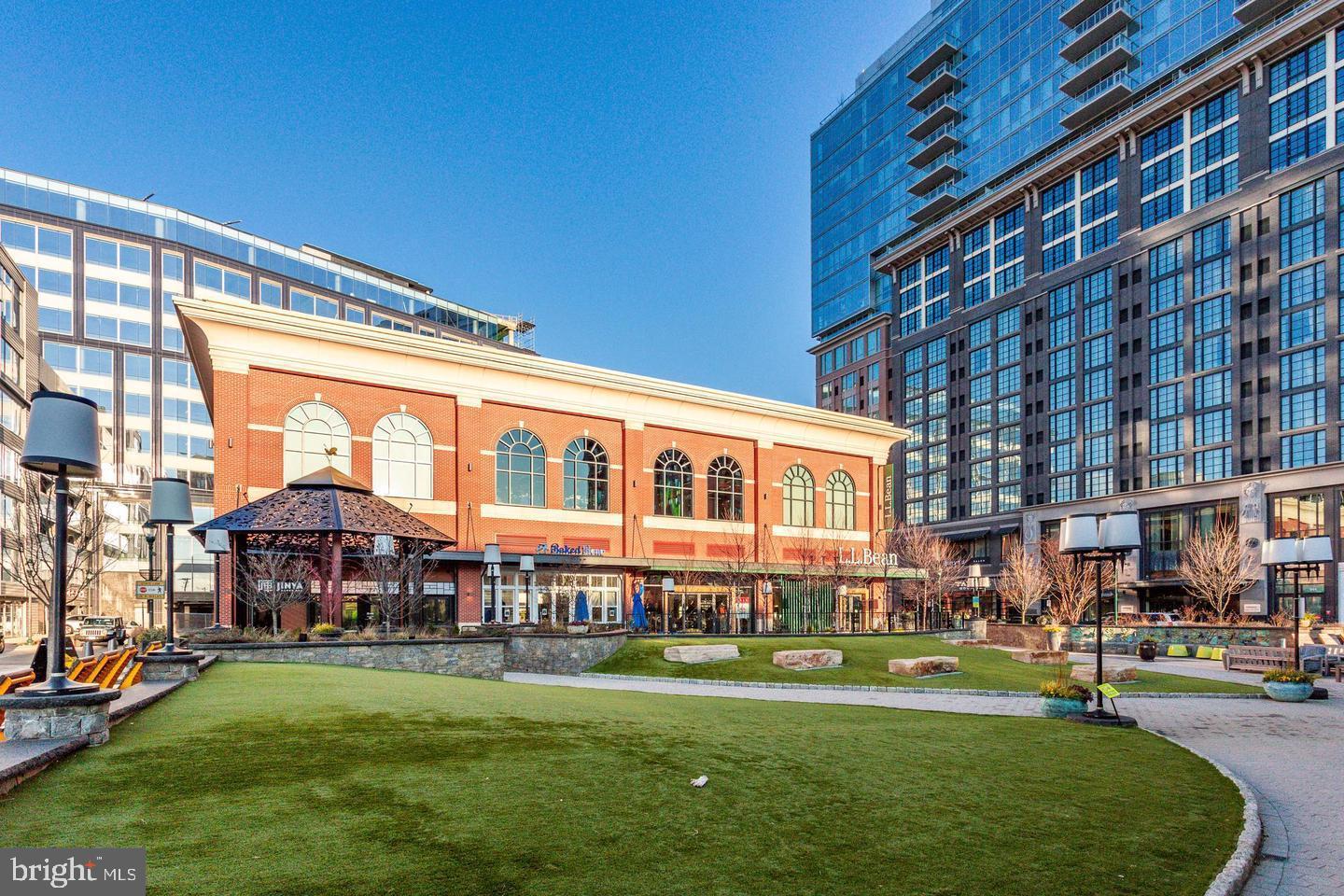 THE STERLING AT THE METRO - Residential