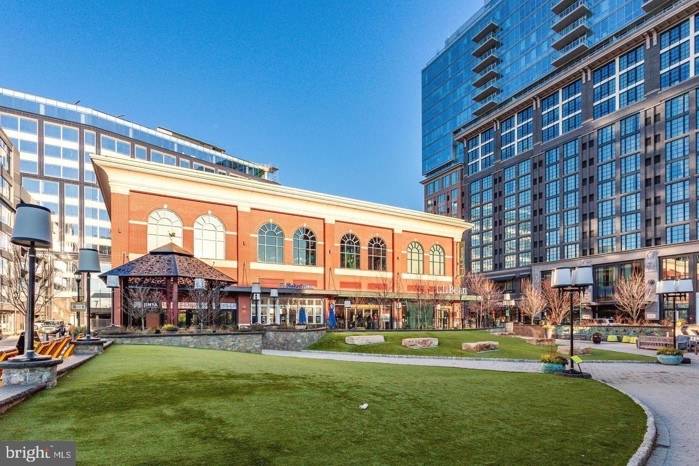 THE STERLING AT THE METRO - Residential