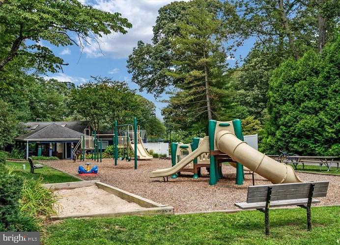 FAIR OAKS ON THE MAGOTHY - Residential
