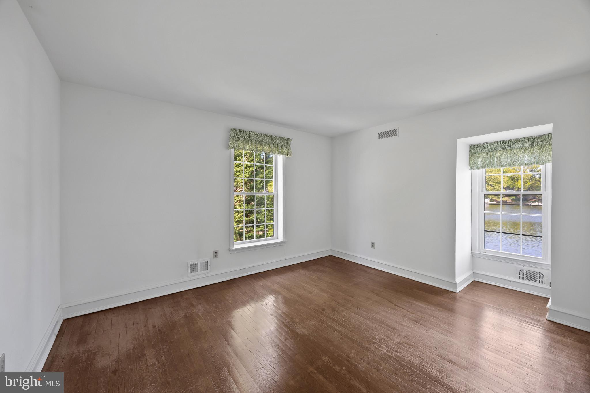 FAIR OAKS ON THE MAGOTHY - Residential