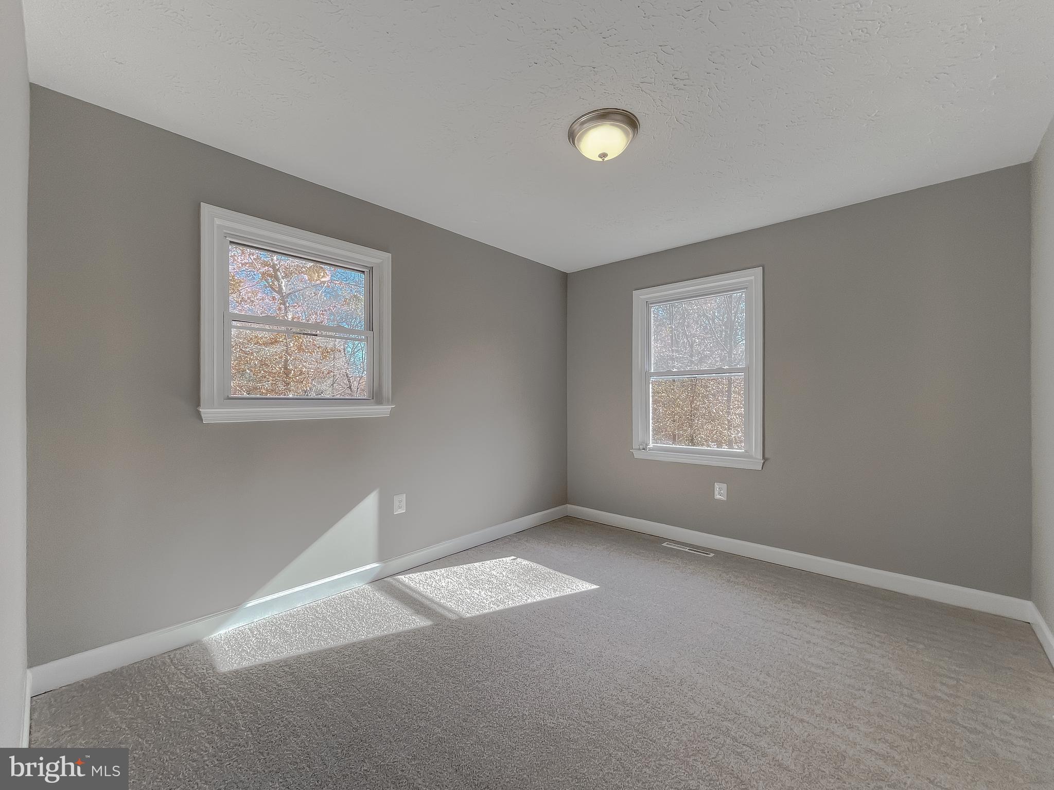 COUNTRY LAKES - Residential