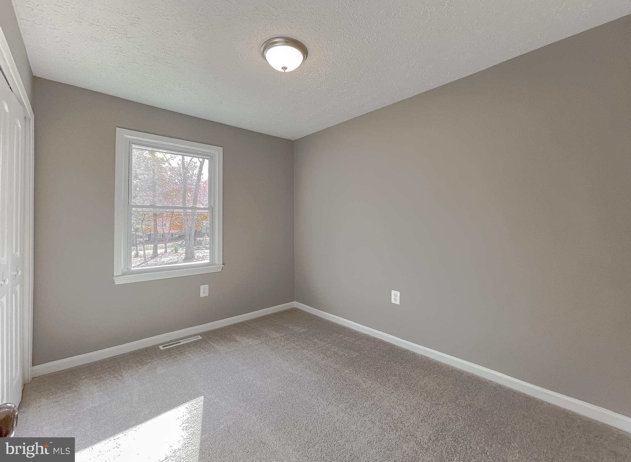 COUNTRY LAKES - Residential