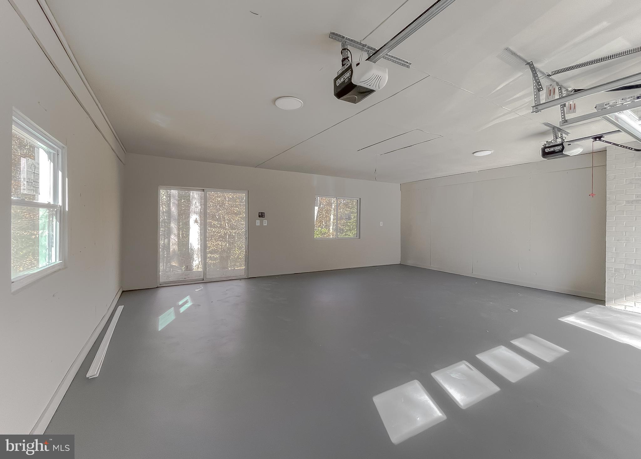 COUNTRY LAKES - Residential