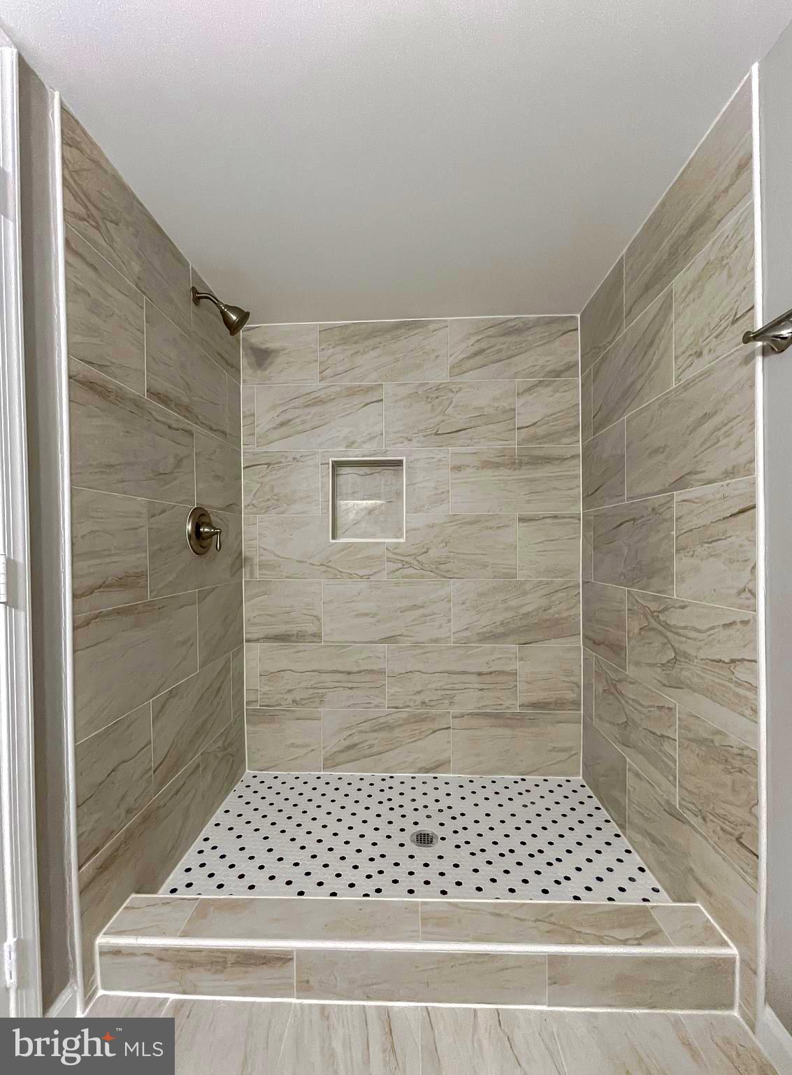 COUNTRY LAKES - Residential