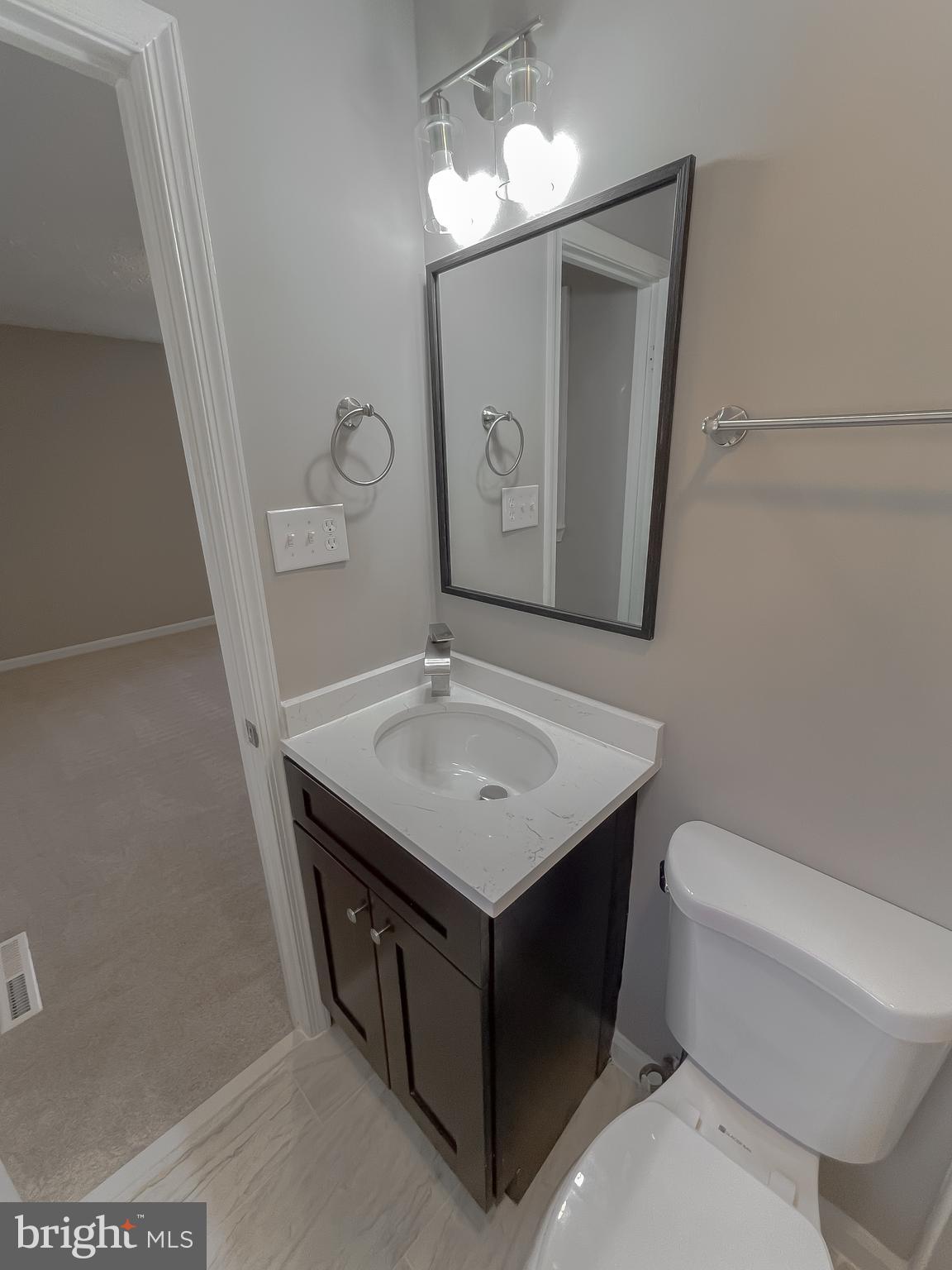 COUNTRY LAKES - Residential