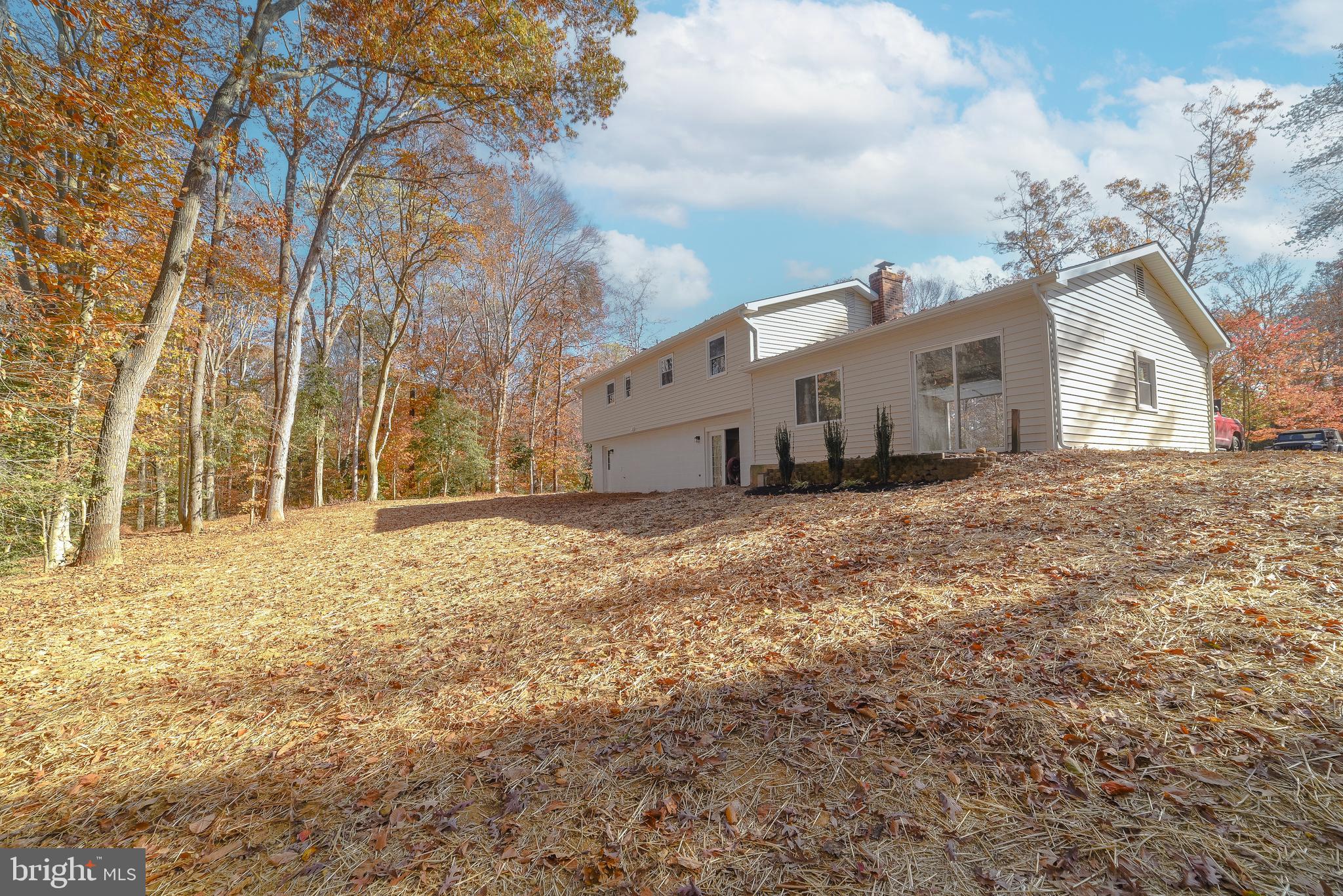 COUNTRY LAKES - Residential