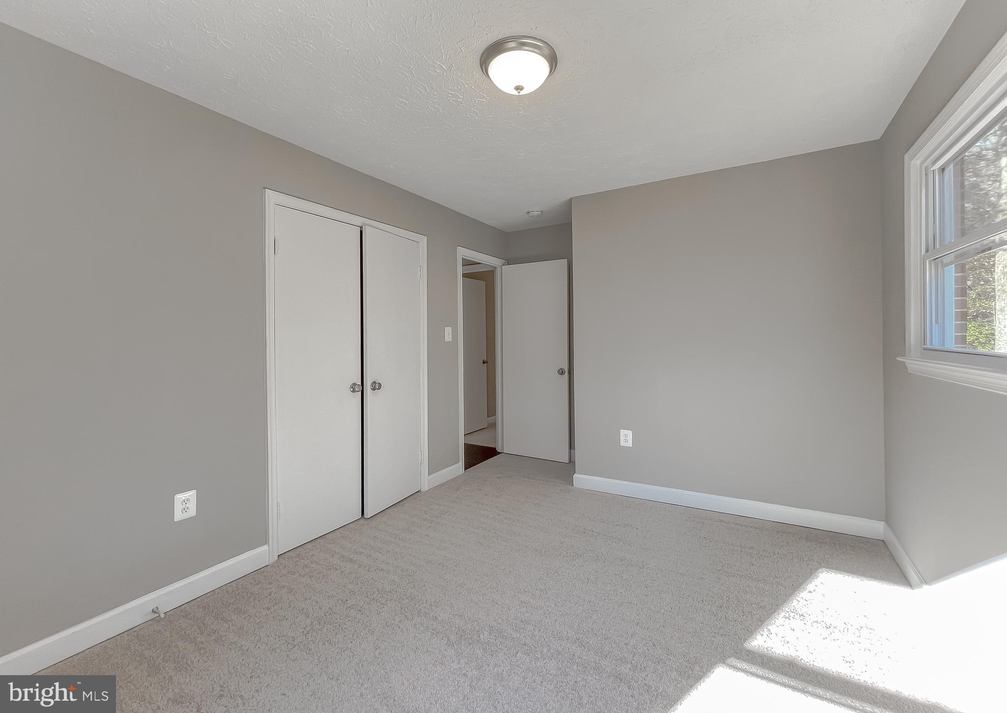 COUNTRY LAKES - Residential