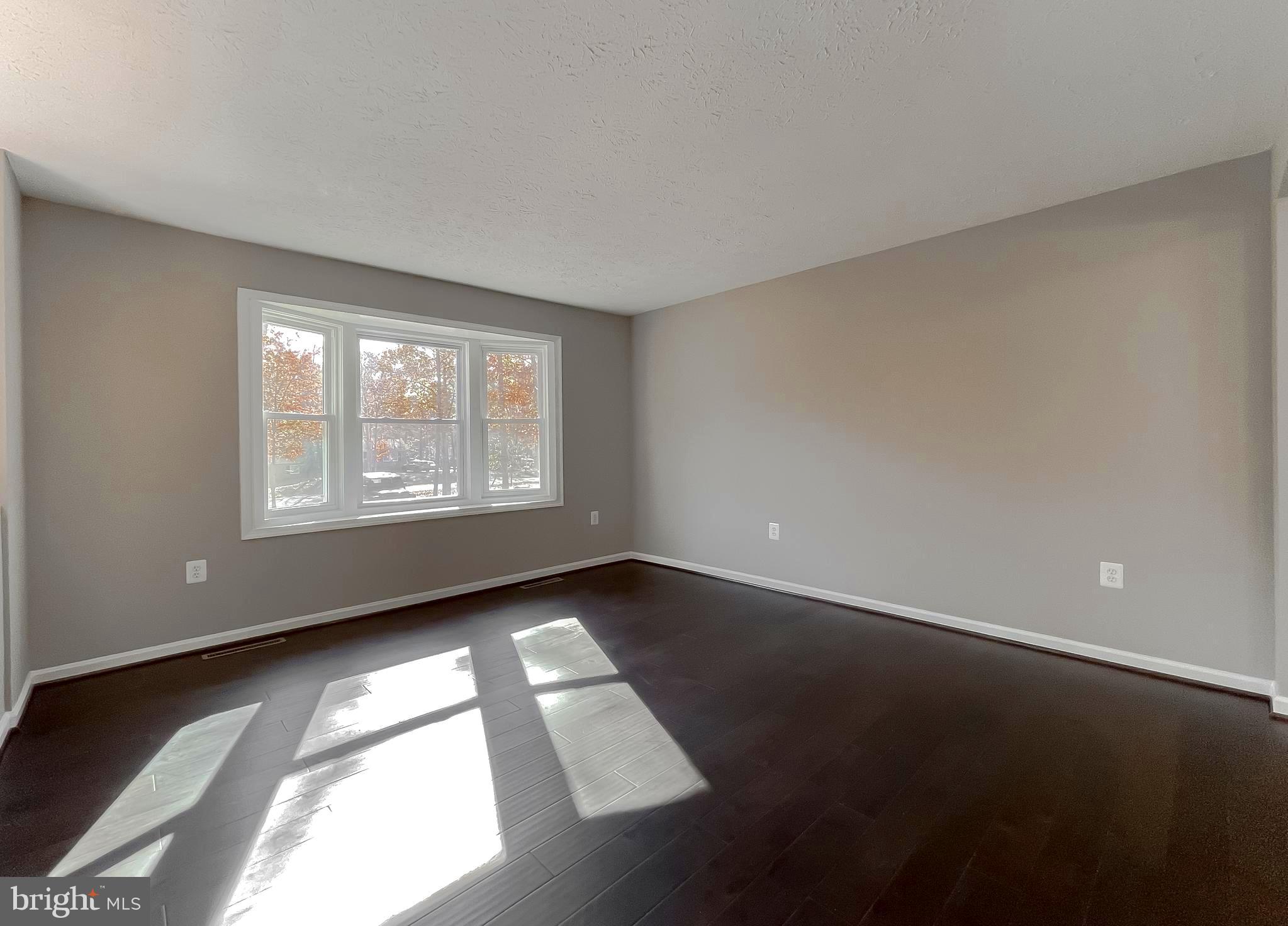 COUNTRY LAKES - Residential