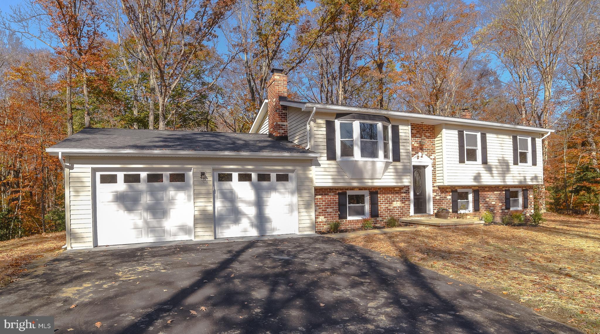 COUNTRY LAKES - Residential