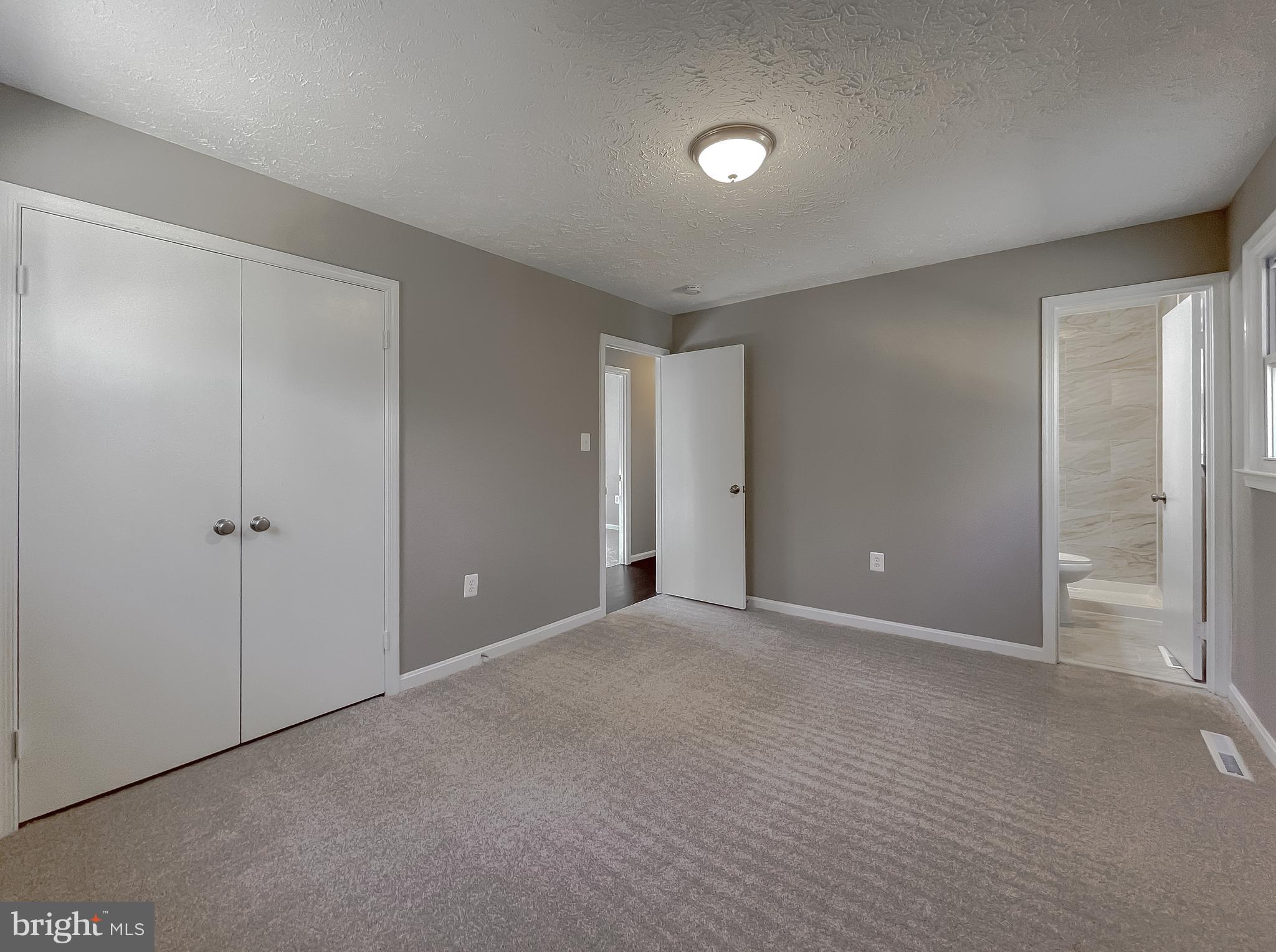 COUNTRY LAKES - Residential