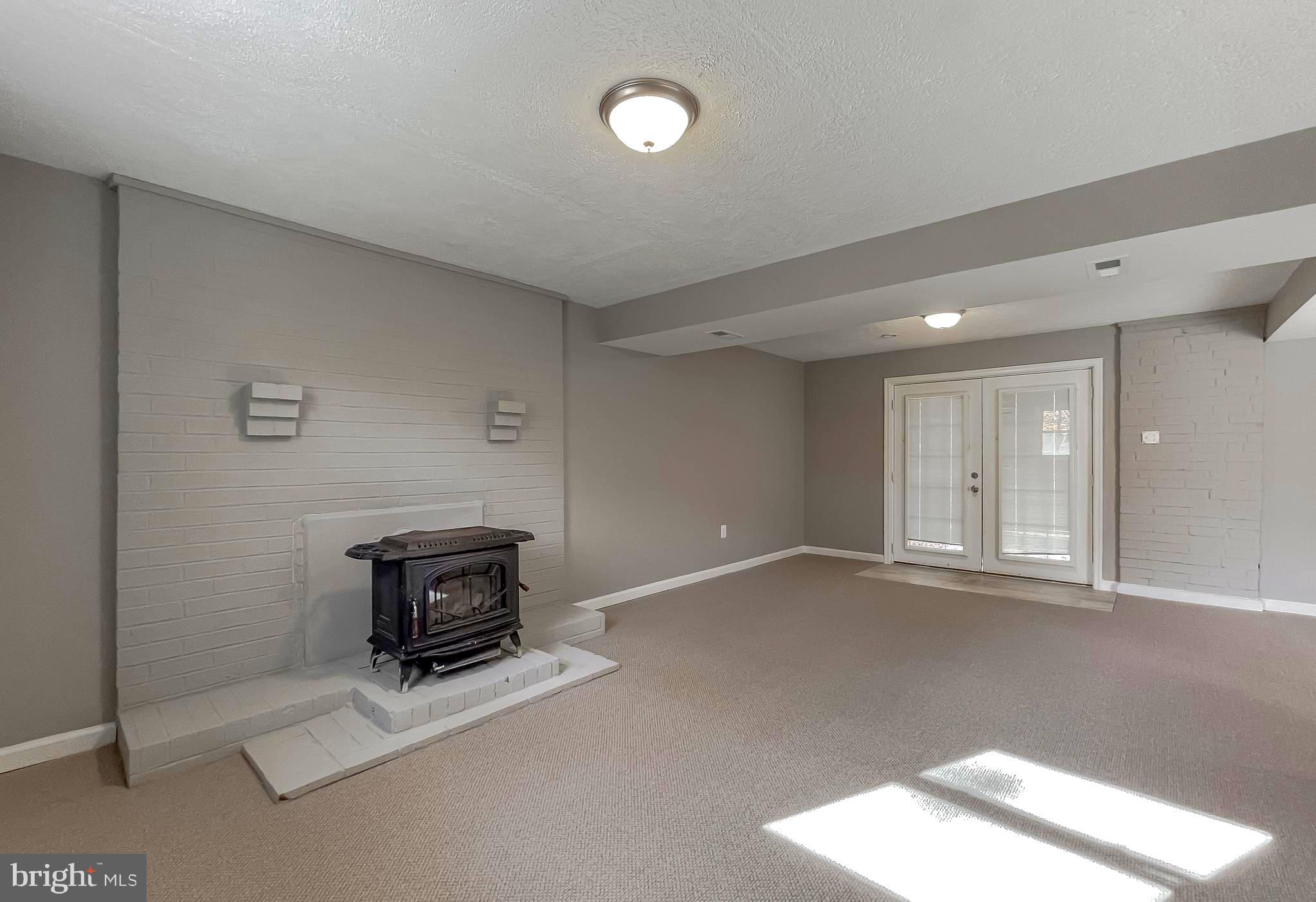 COUNTRY LAKES - Residential