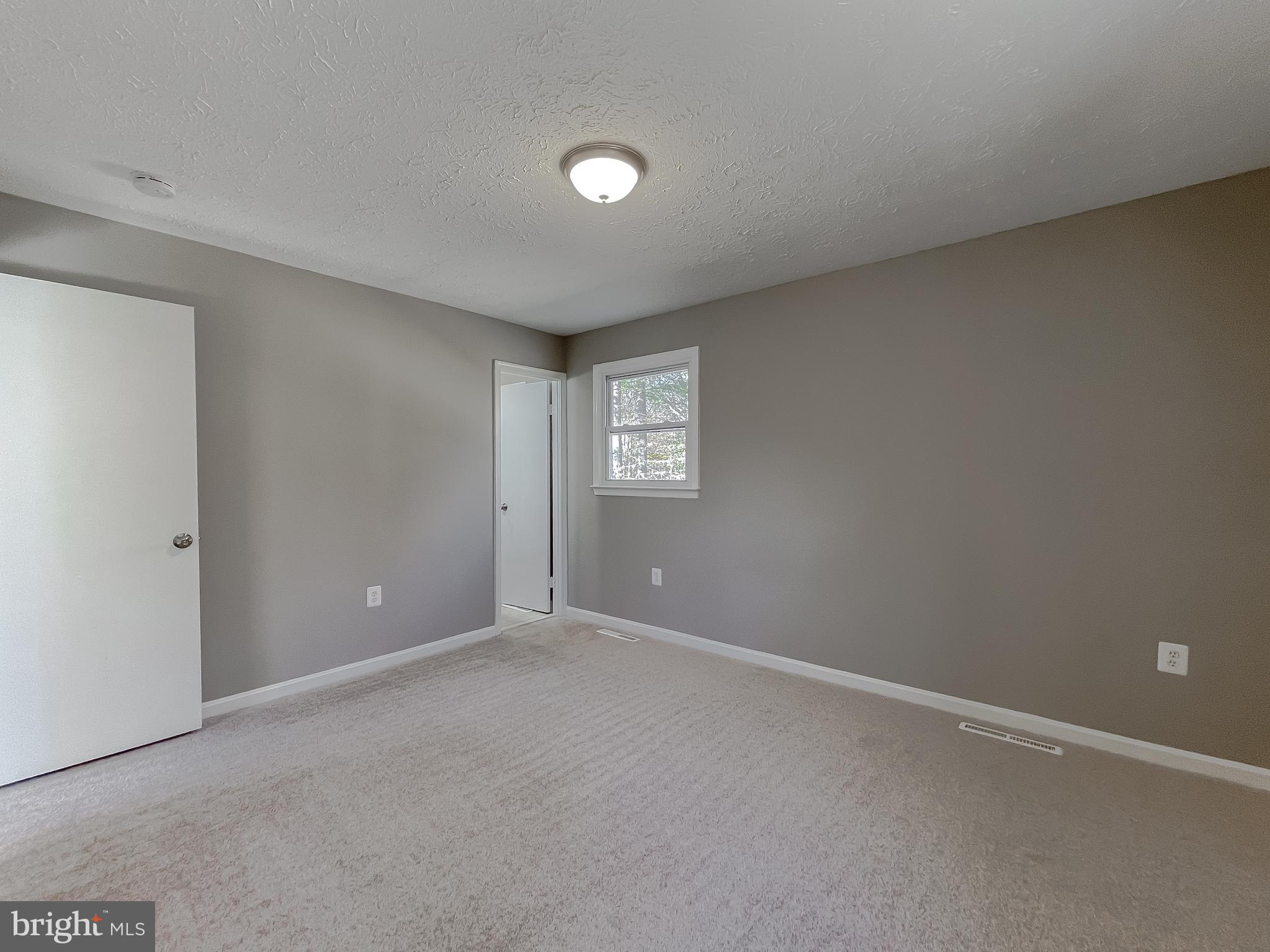 COUNTRY LAKES - Residential