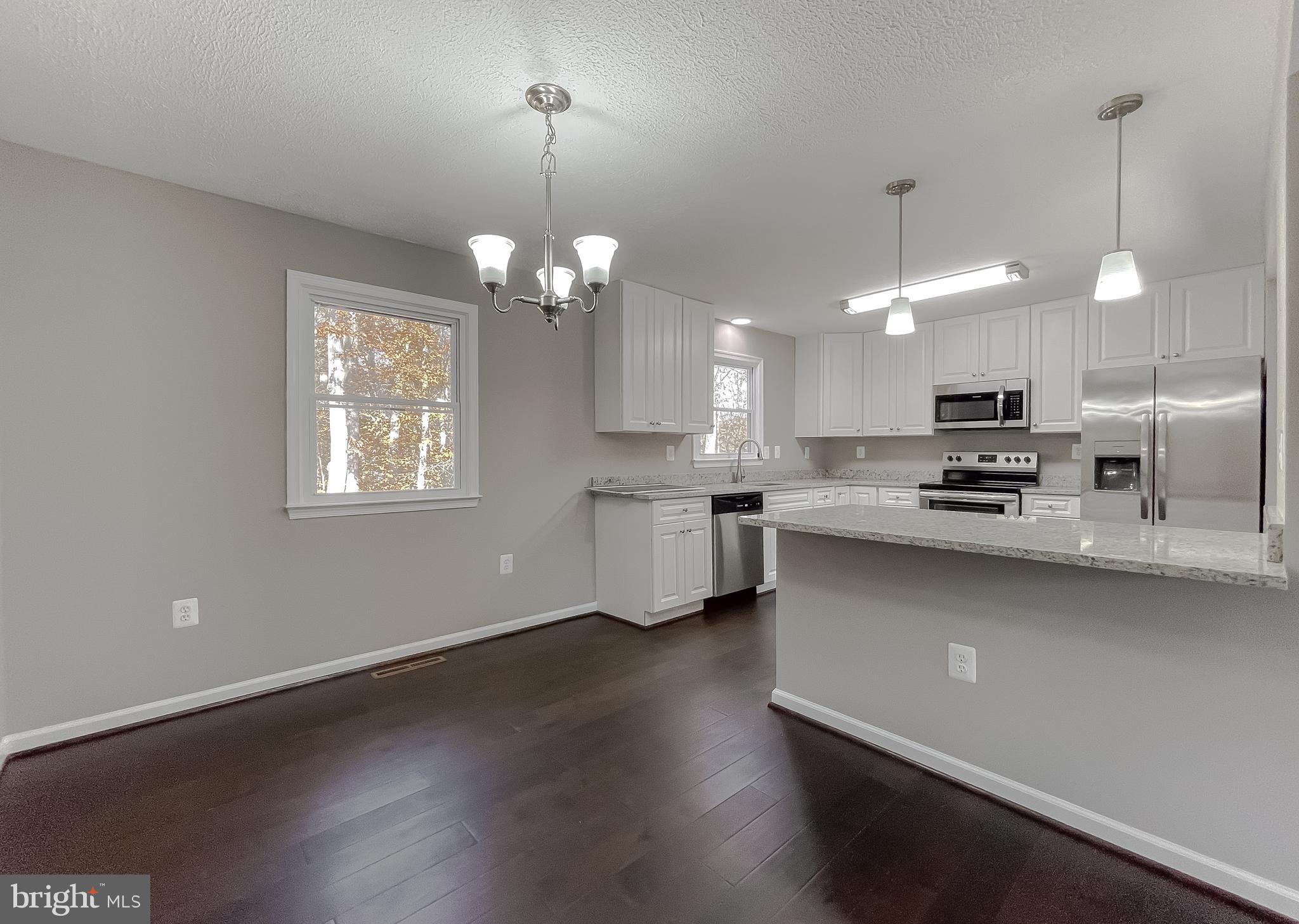 COUNTRY LAKES - Residential