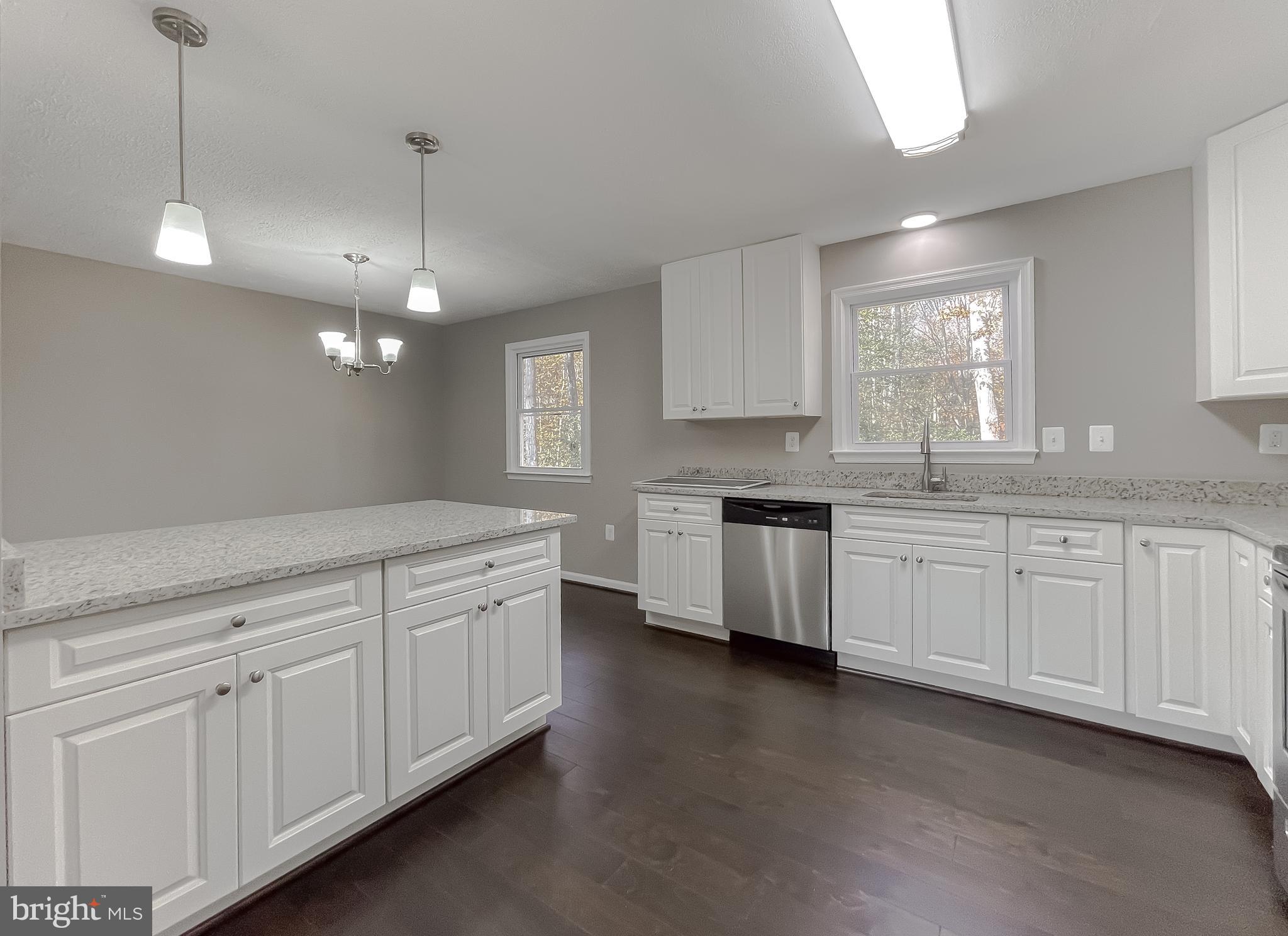 COUNTRY LAKES - Residential