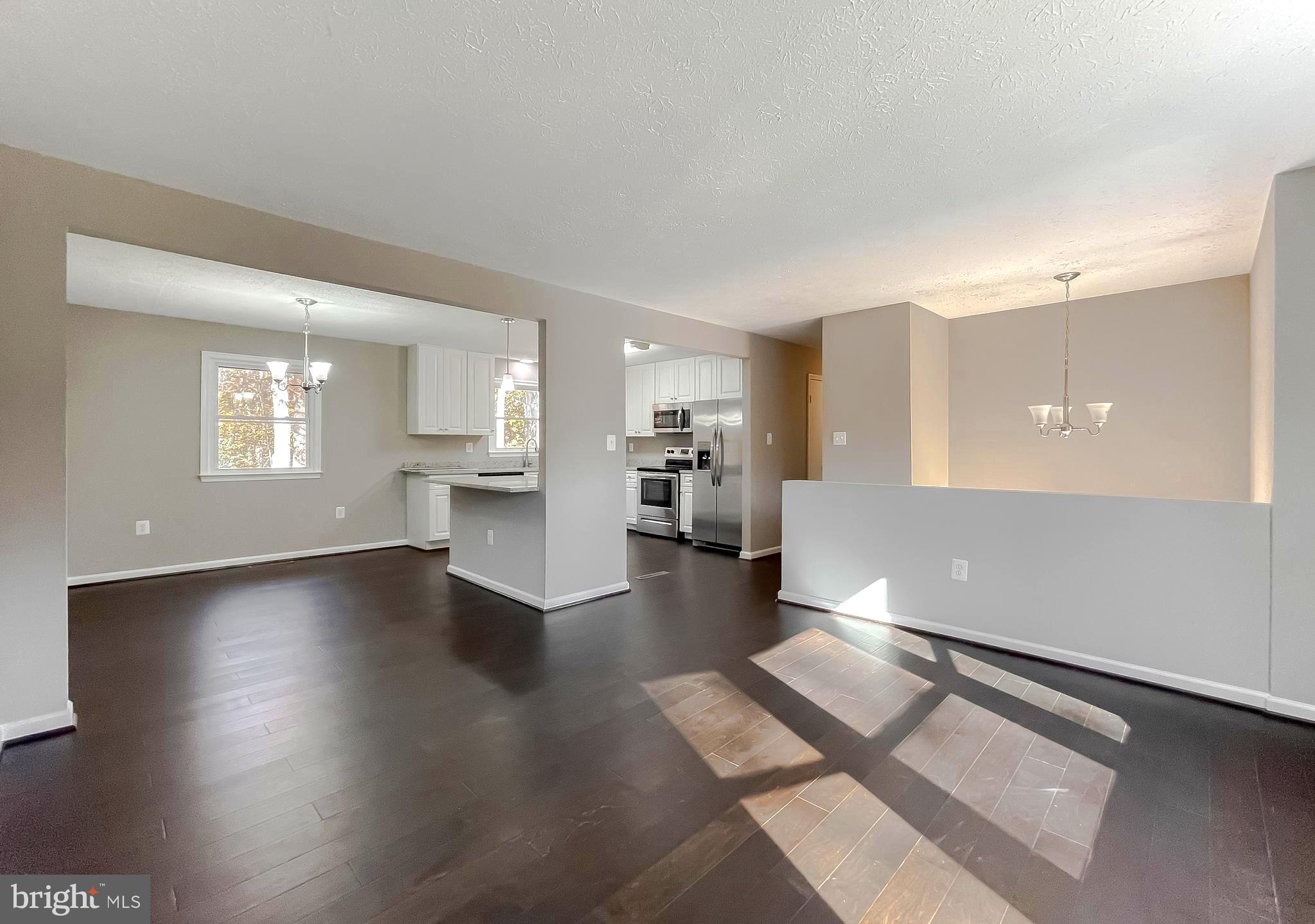 COUNTRY LAKES - Residential