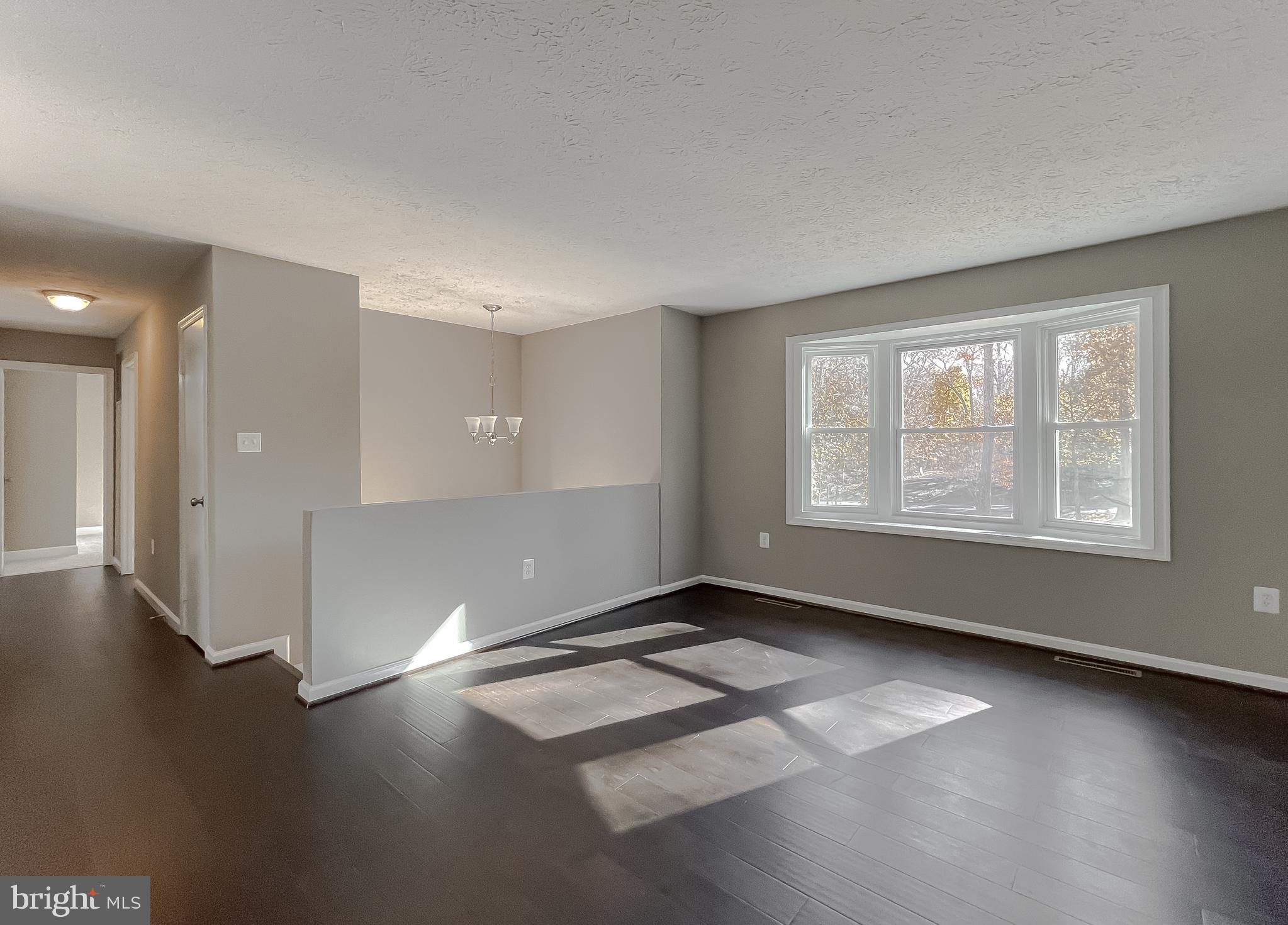 COUNTRY LAKES - Residential