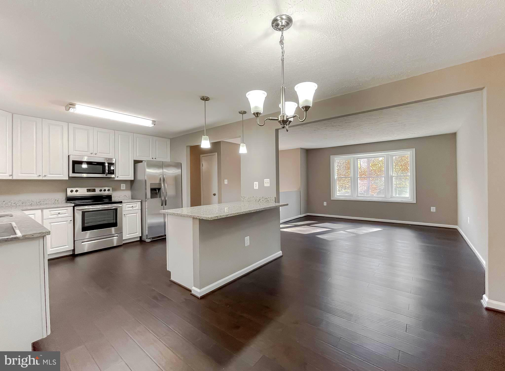 COUNTRY LAKES - Residential