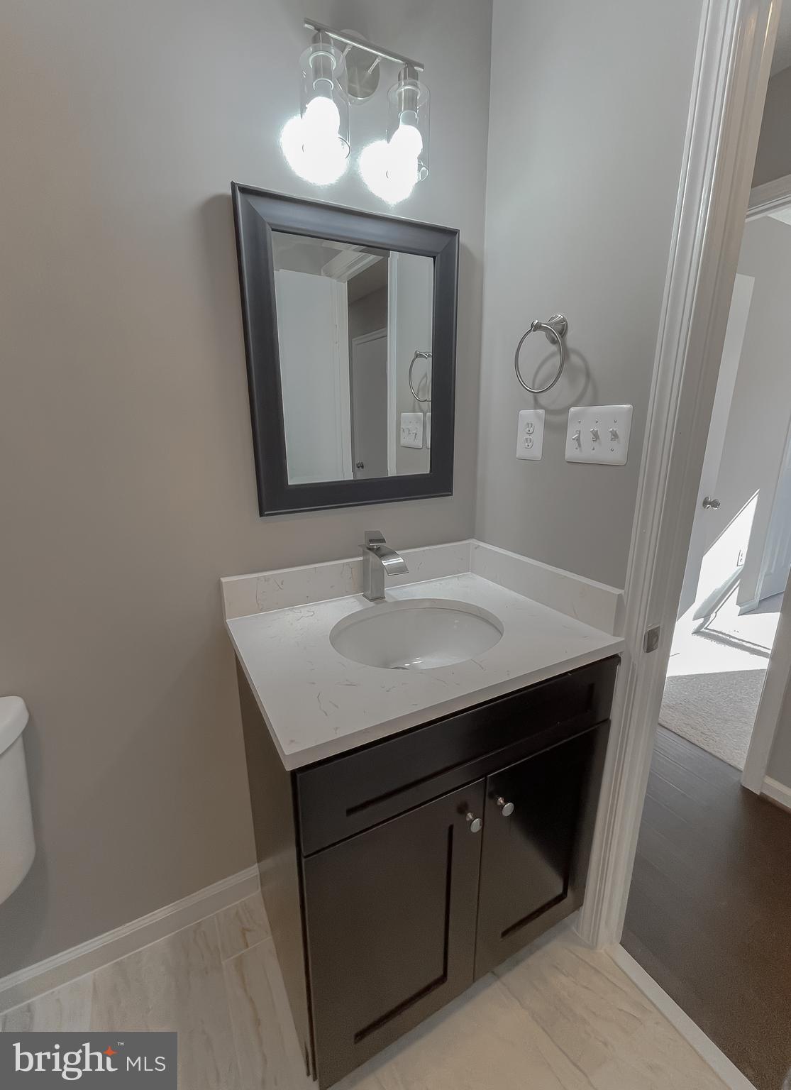 COUNTRY LAKES - Residential