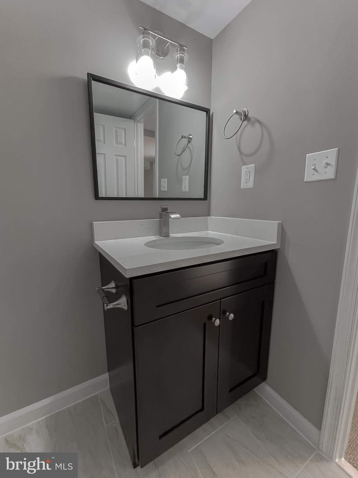 COUNTRY LAKES - Residential