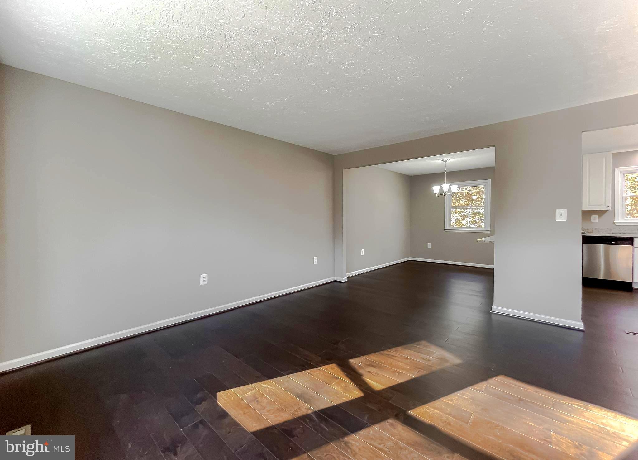 COUNTRY LAKES - Residential