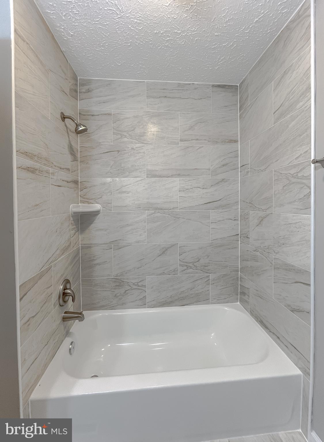 COUNTRY LAKES - Residential