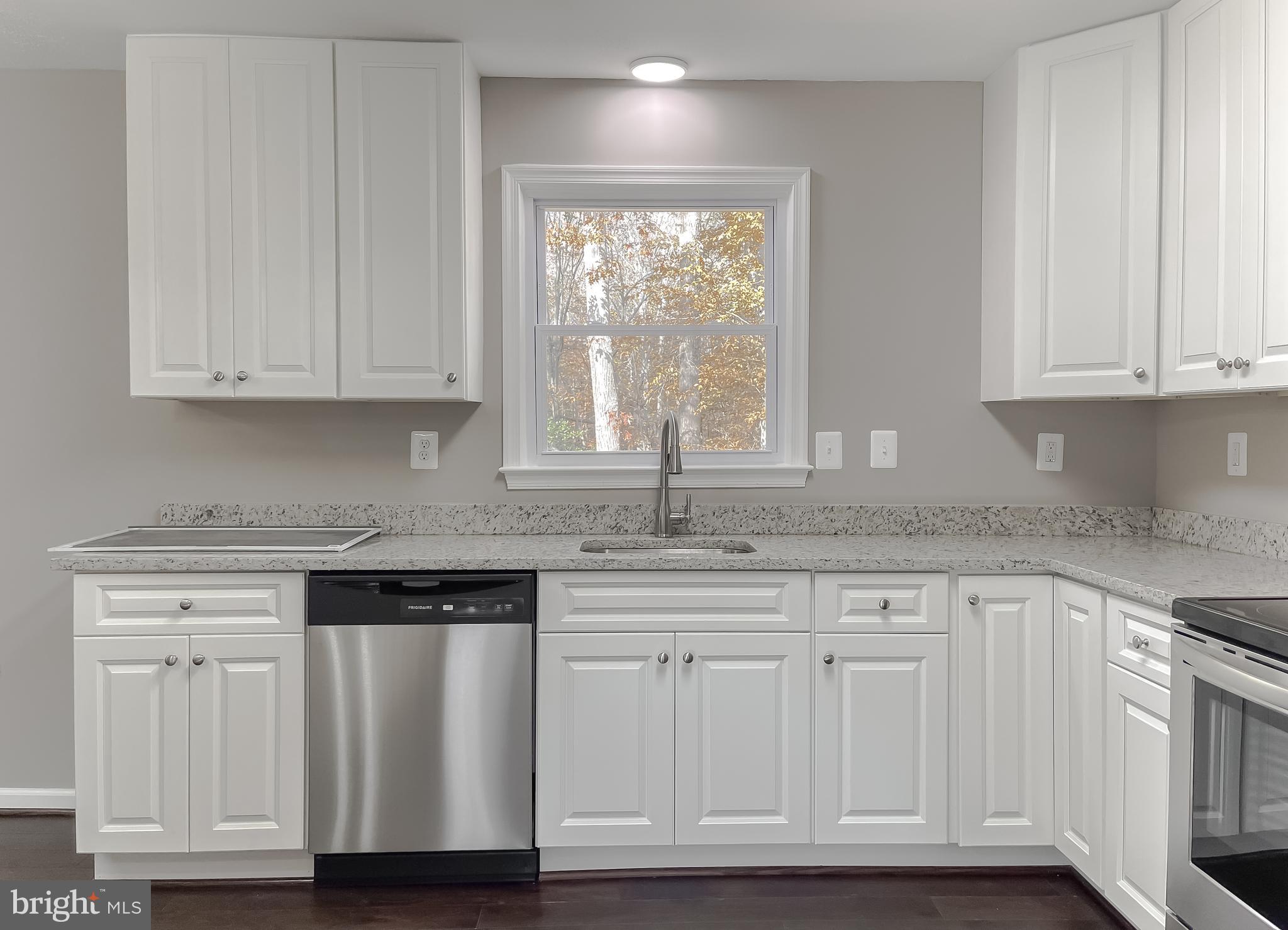 COUNTRY LAKES - Residential