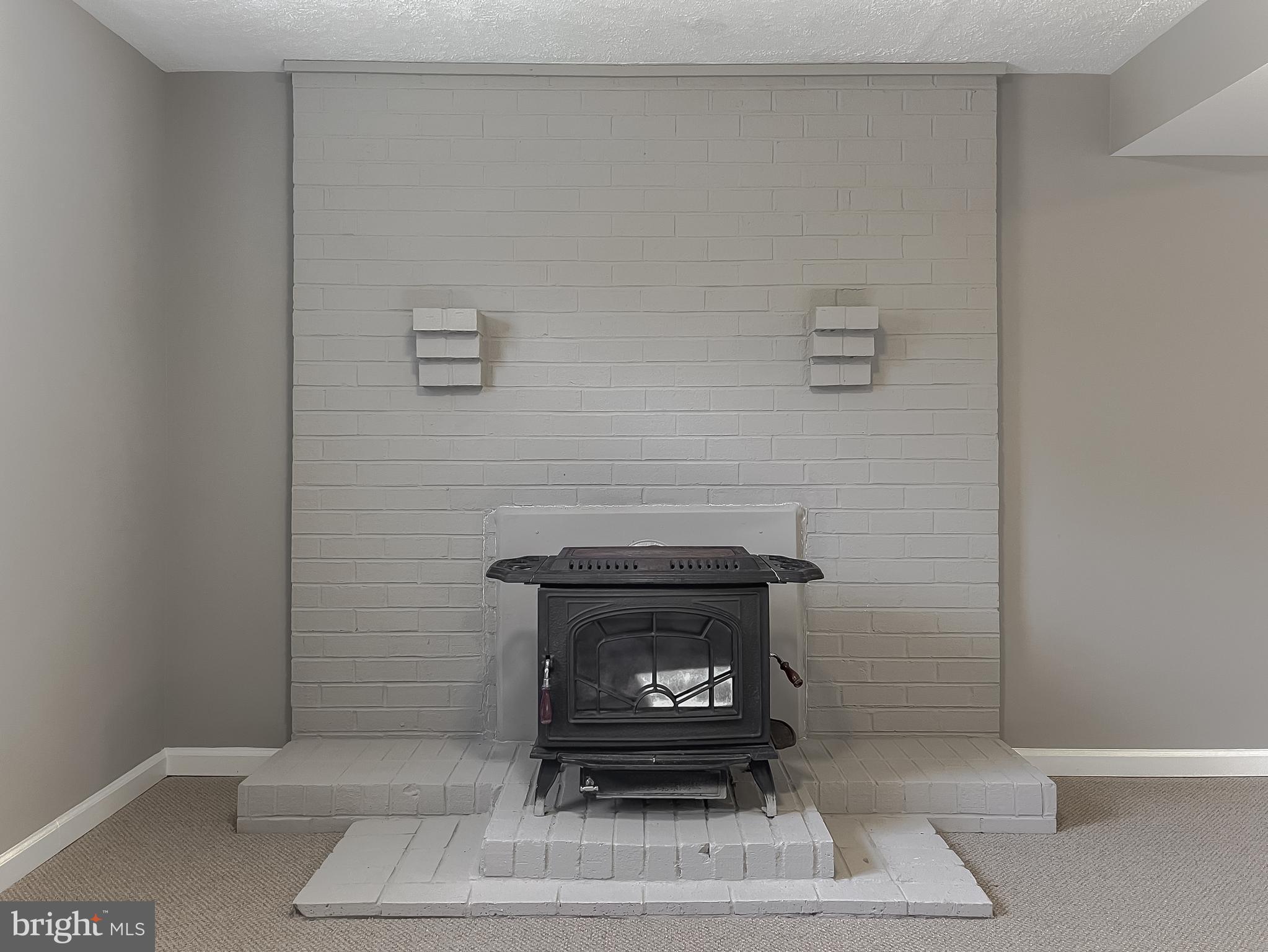 COUNTRY LAKES - Residential