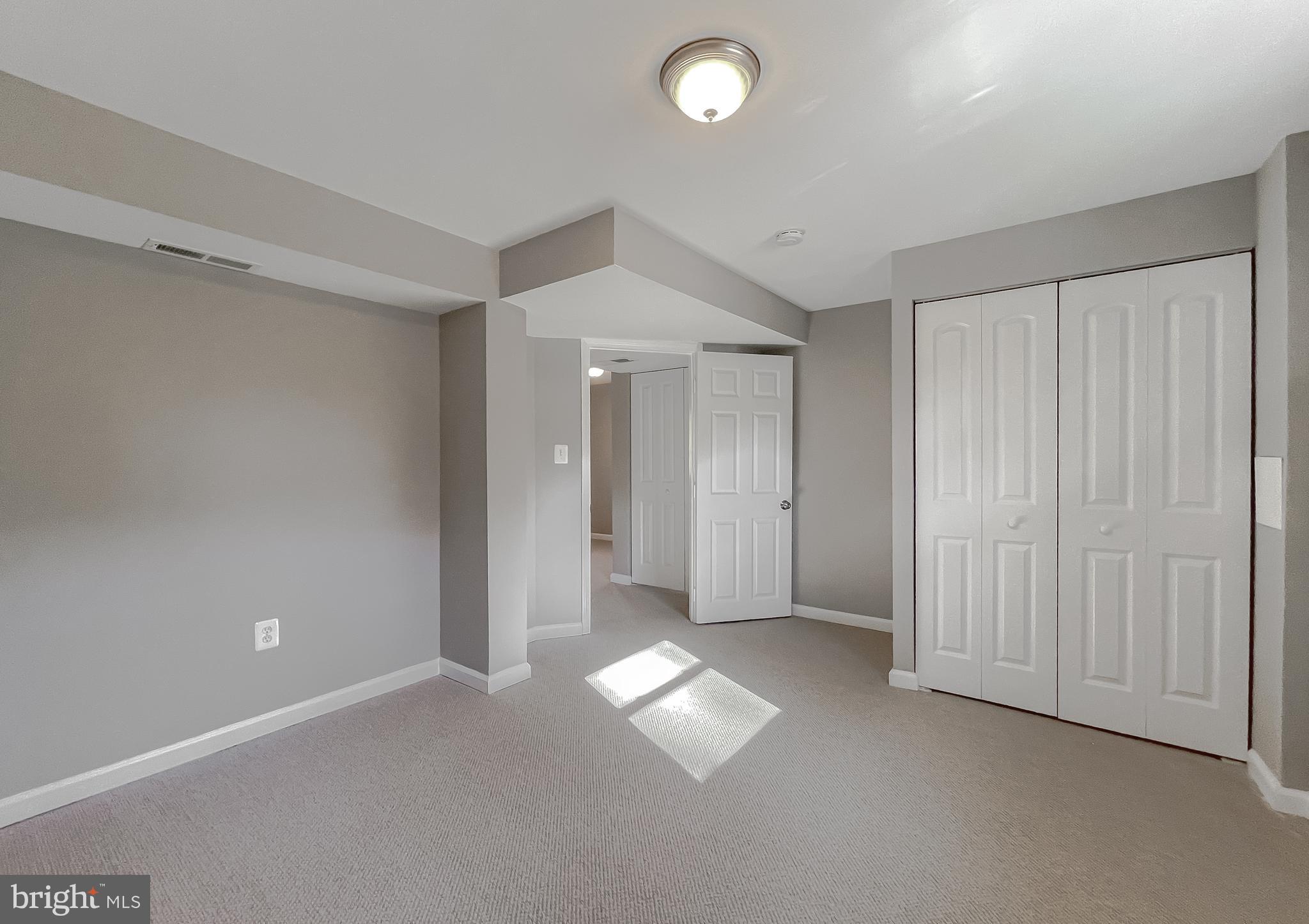 COUNTRY LAKES - Residential