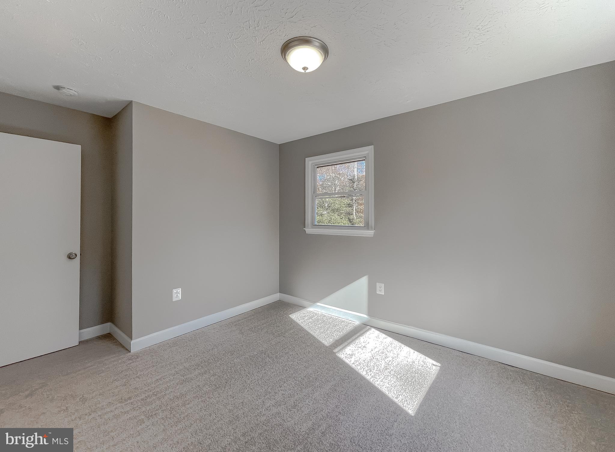 COUNTRY LAKES - Residential