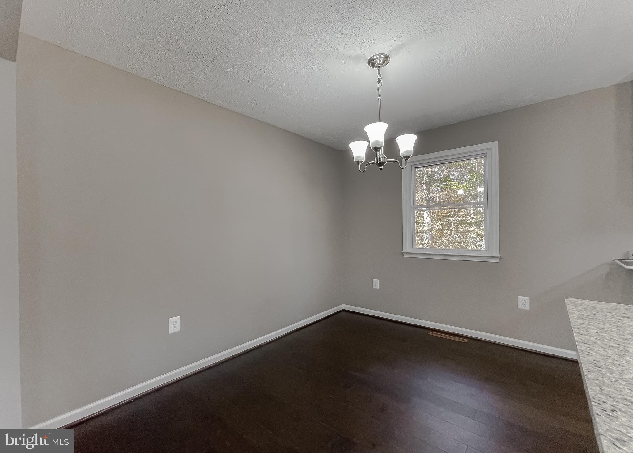 COUNTRY LAKES - Residential