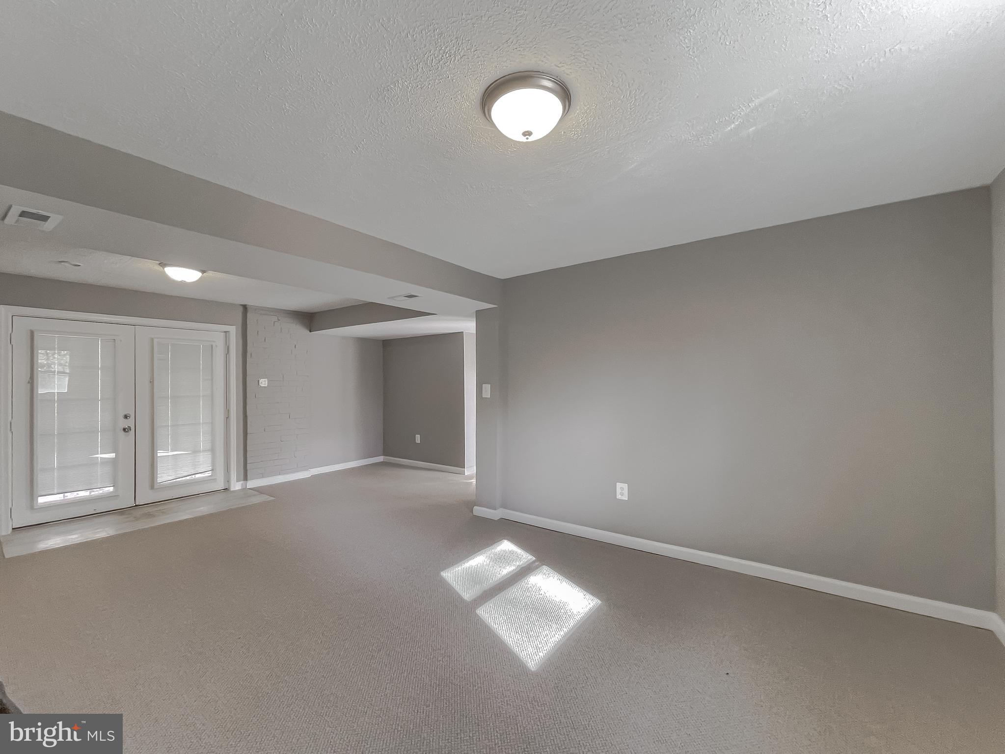 COUNTRY LAKES - Residential