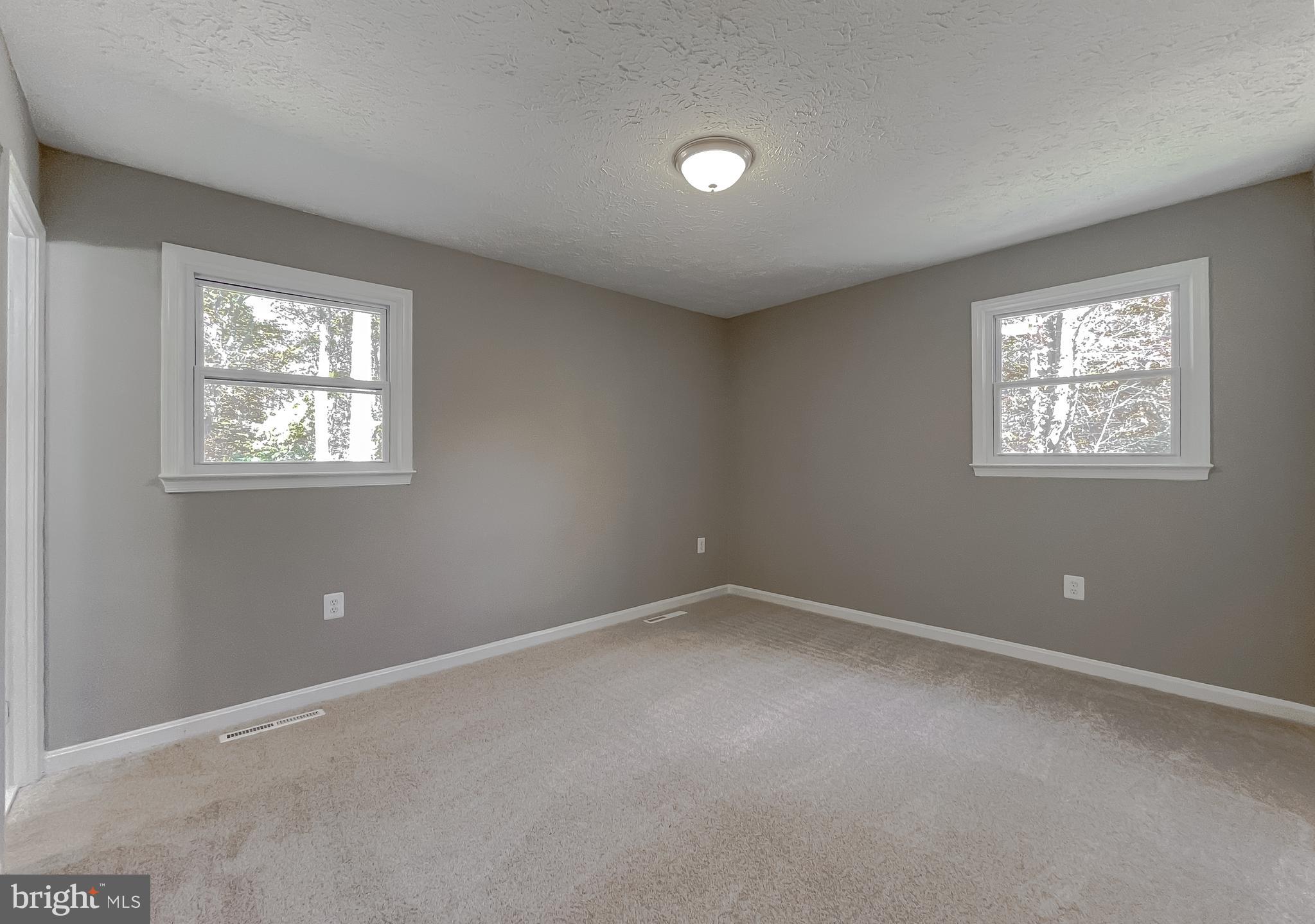 COUNTRY LAKES - Residential