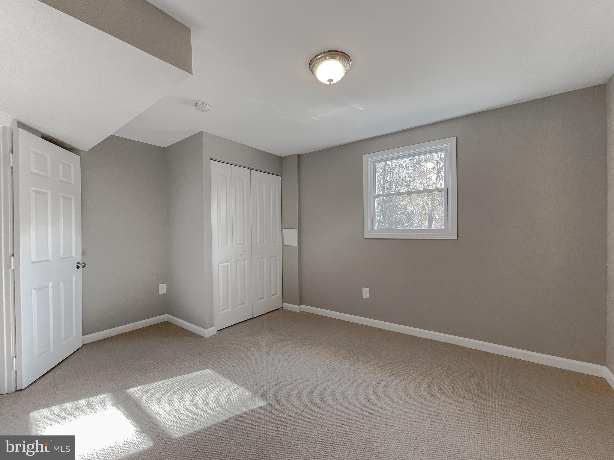 COUNTRY LAKES - Residential