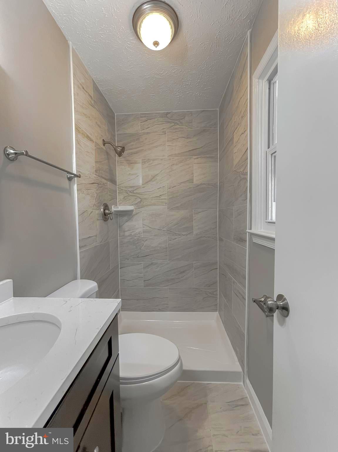 COUNTRY LAKES - Residential