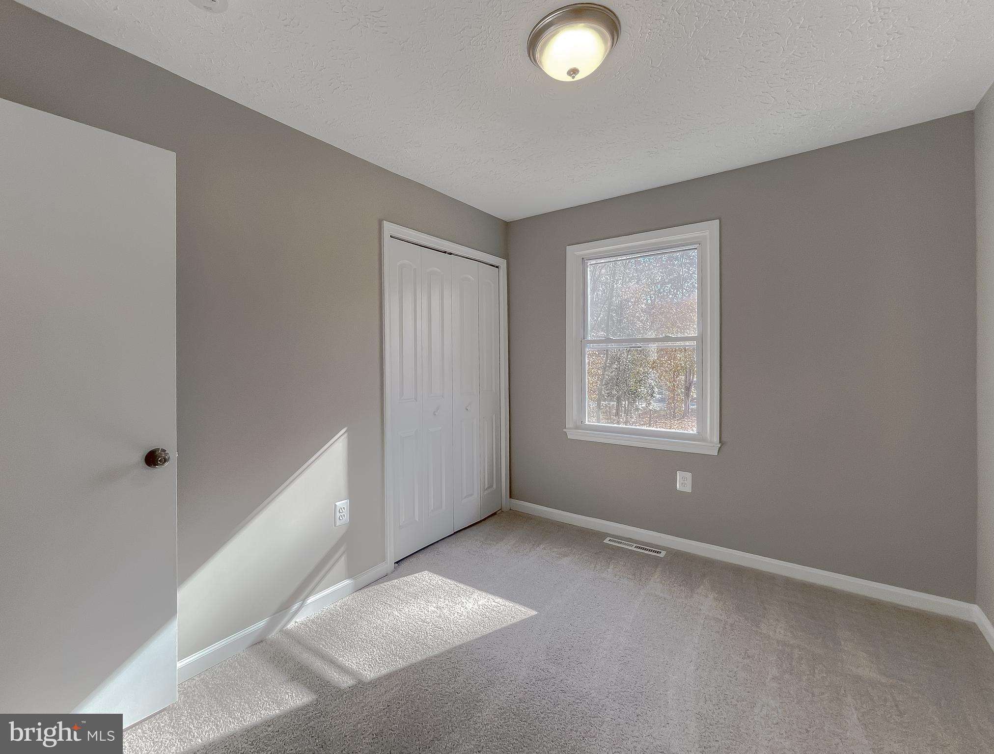 COUNTRY LAKES - Residential