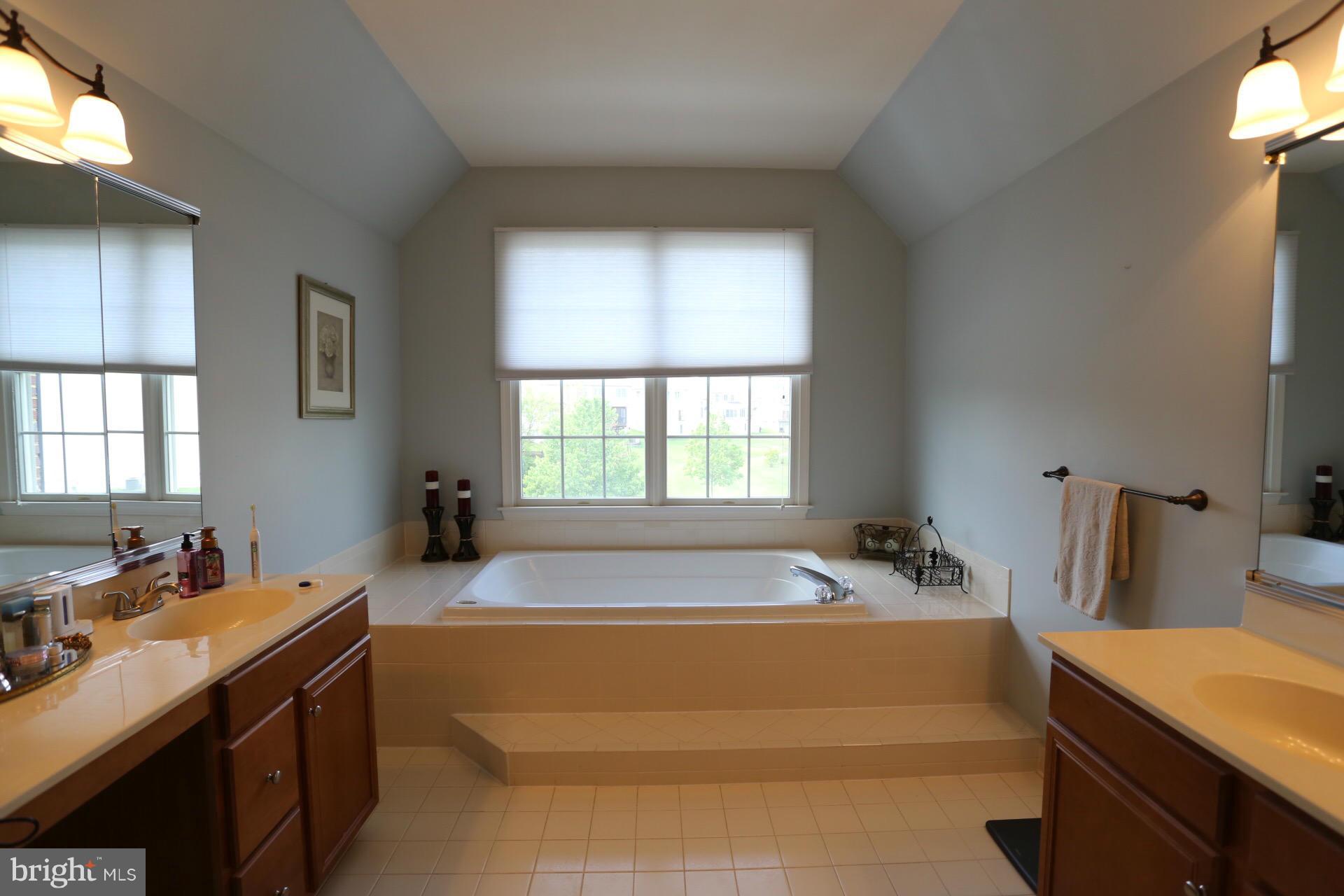 LOUDOUN VALLEY ESTATES - Residential