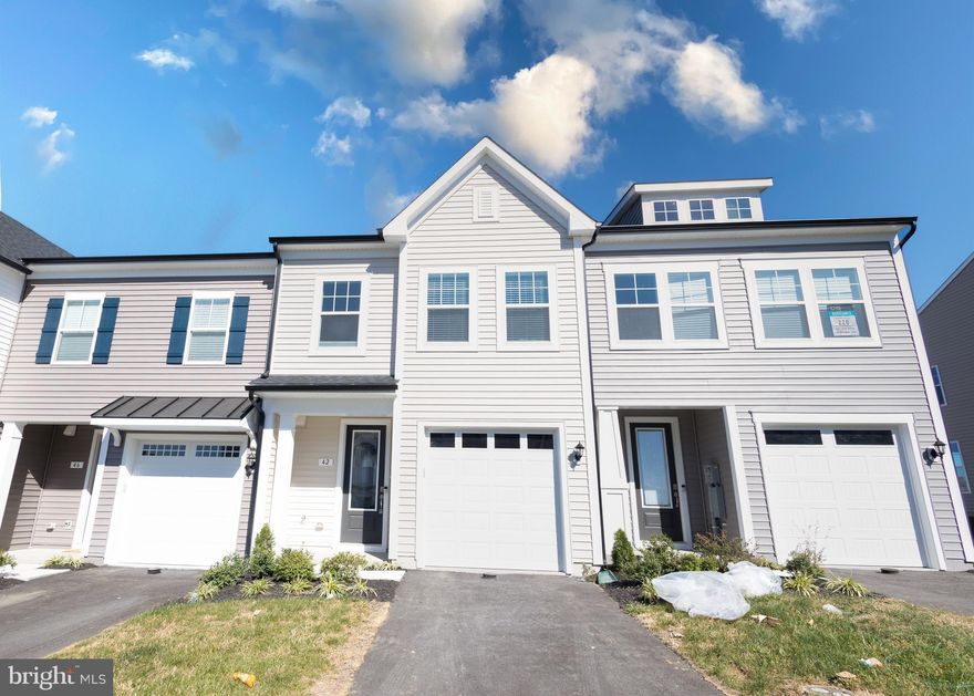 BRAND NEW townhome in Inwood features 3 bedrooms, 2.5 bathrooms, kitchen, living room, dining area, laundry hook ups, 1 car attached garage and small yard.  Close to shopping, restaurants and other amenities.  No pets allowed at this location.