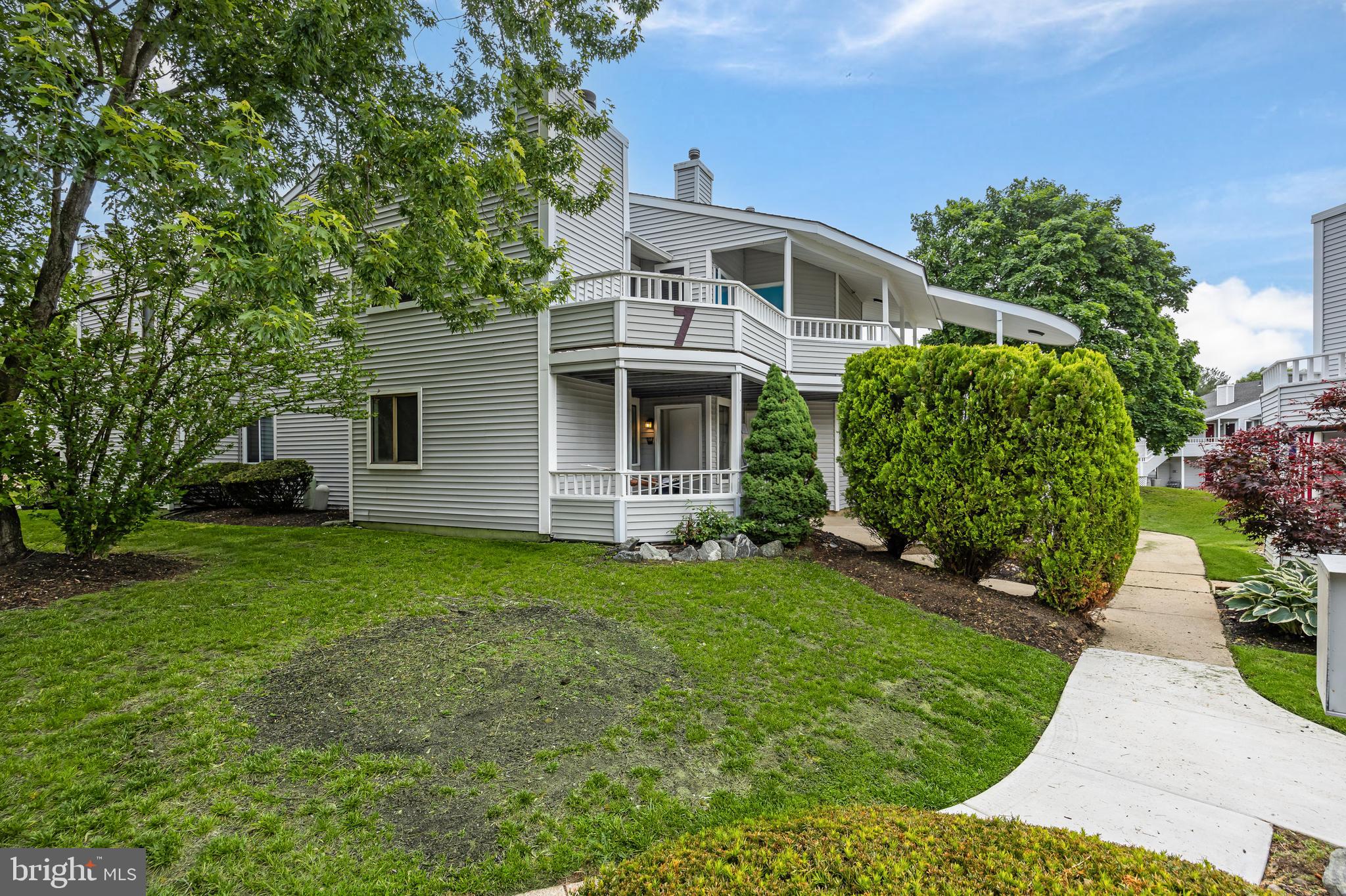 702 ABBEY COURT