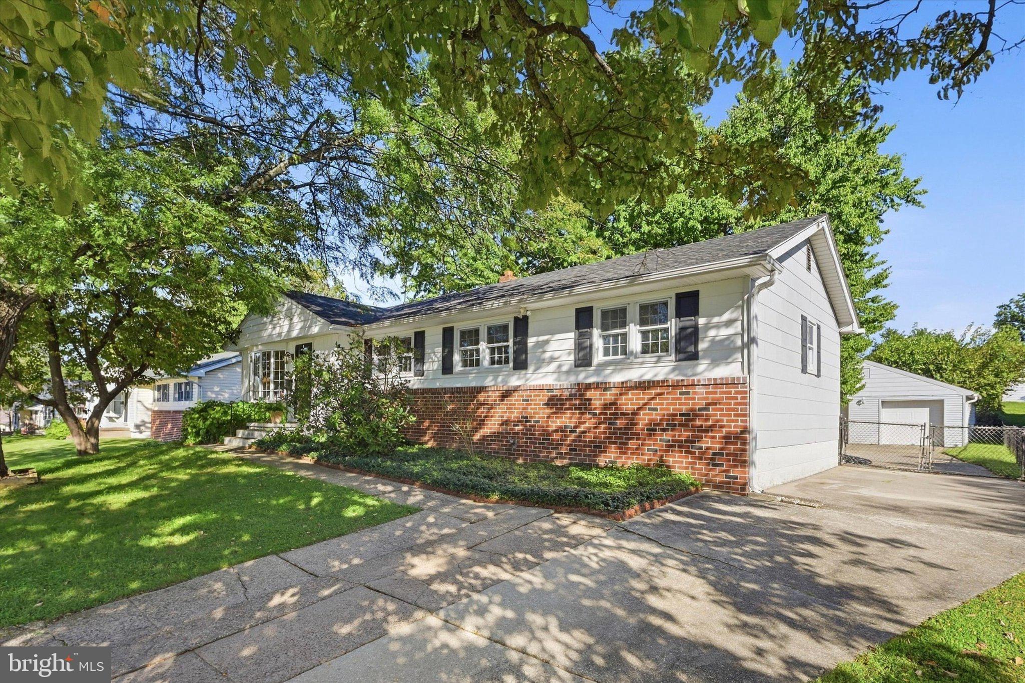 3625 N CLEARWATER LANE