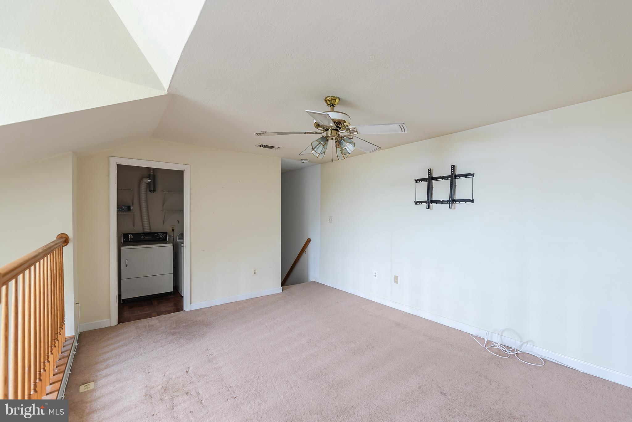 FALLS GABLE - Residential Lease