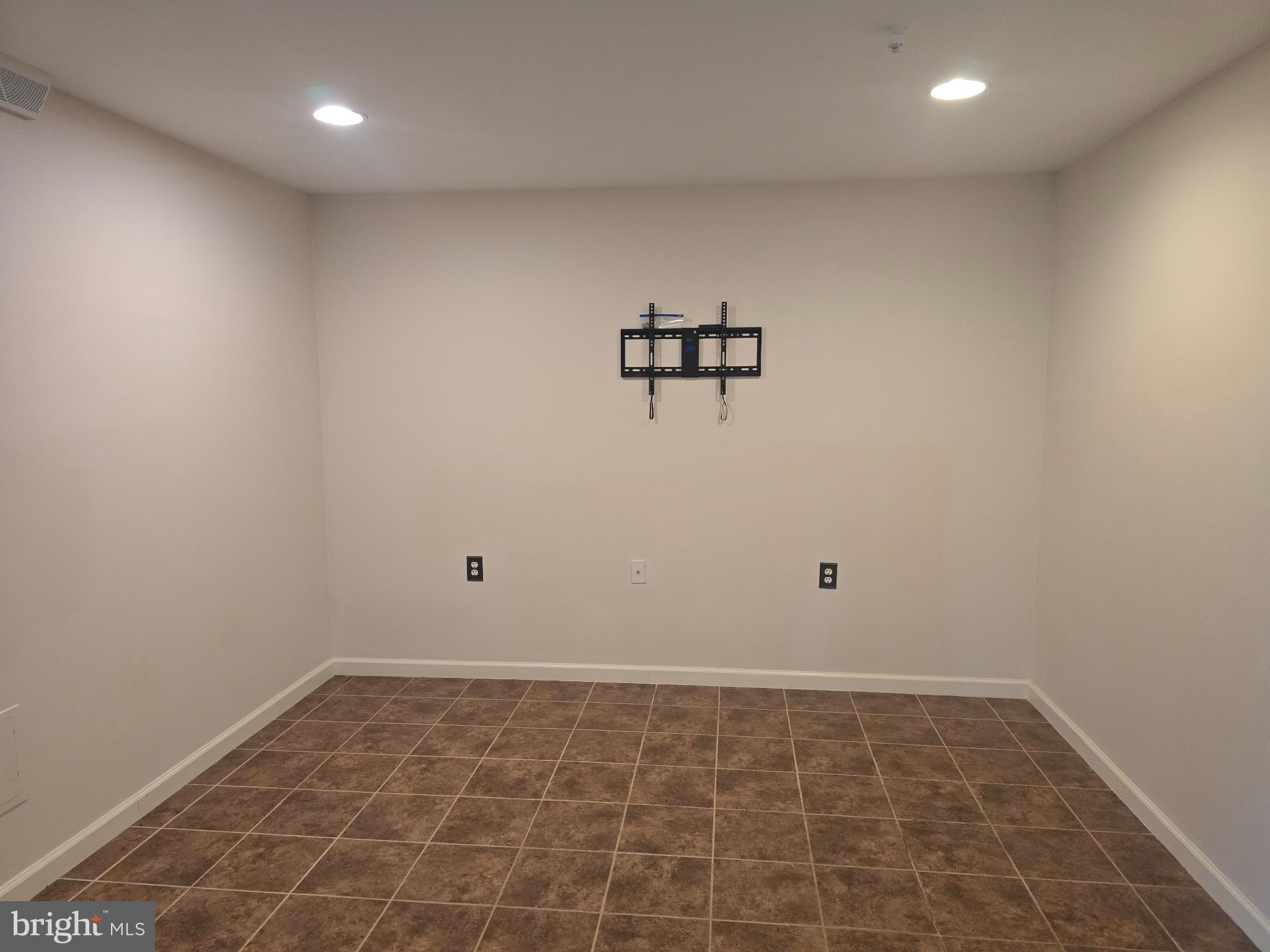 NEW MARKET WEST - Residential Lease