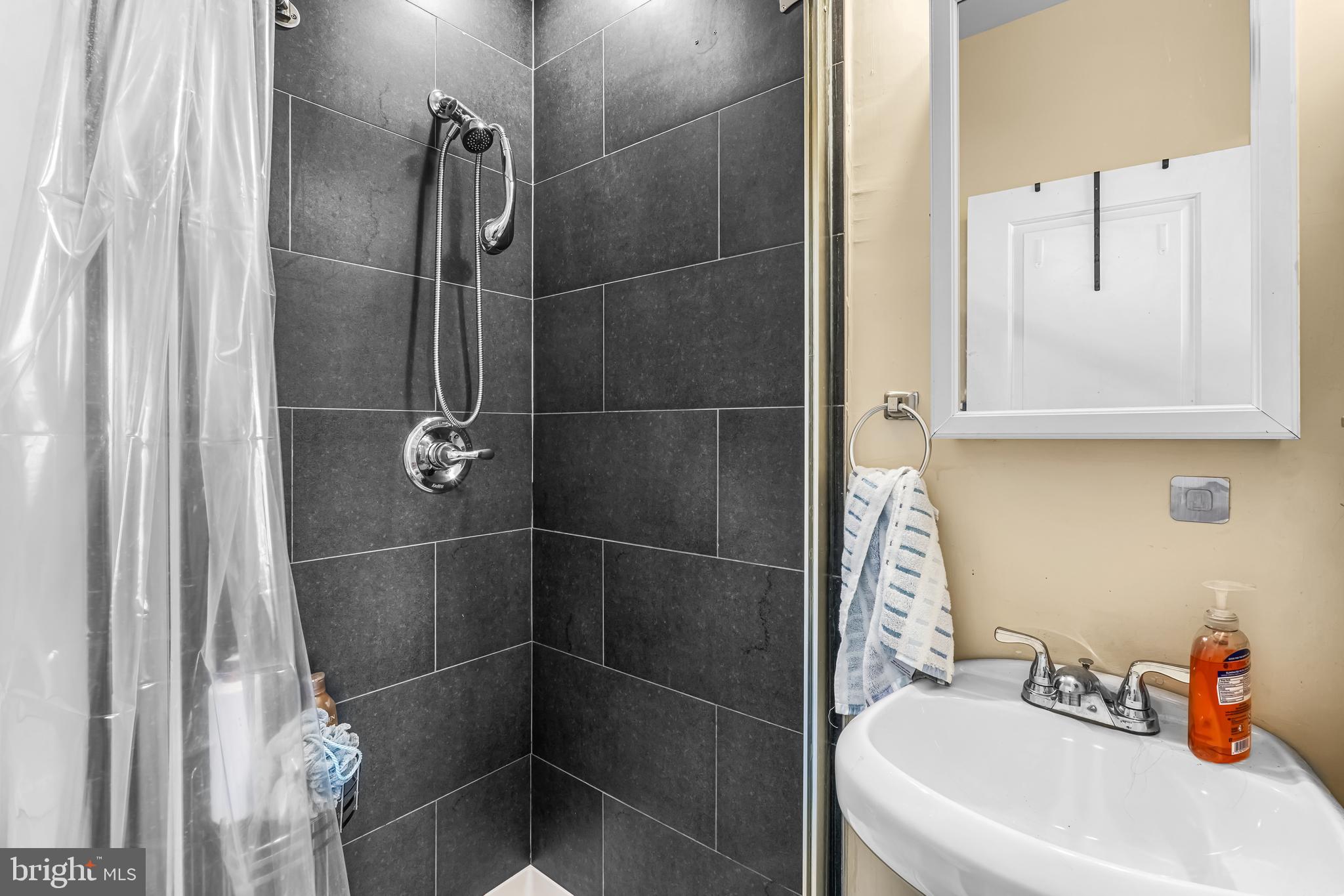 TEMPLE UNIVERSITY - Residential Lease