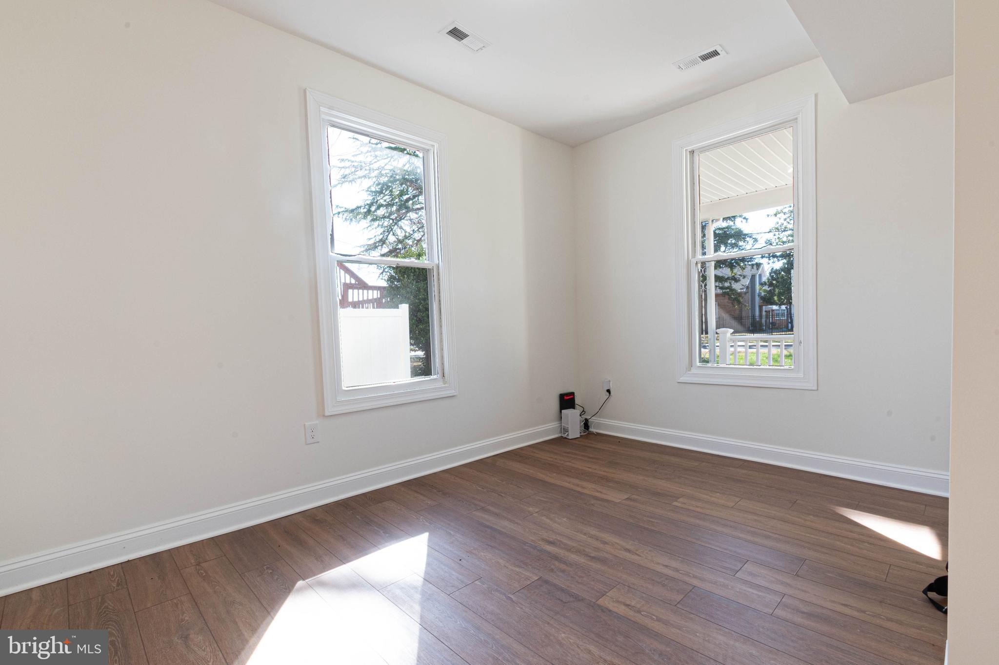 HYATTSVILLE - Residential